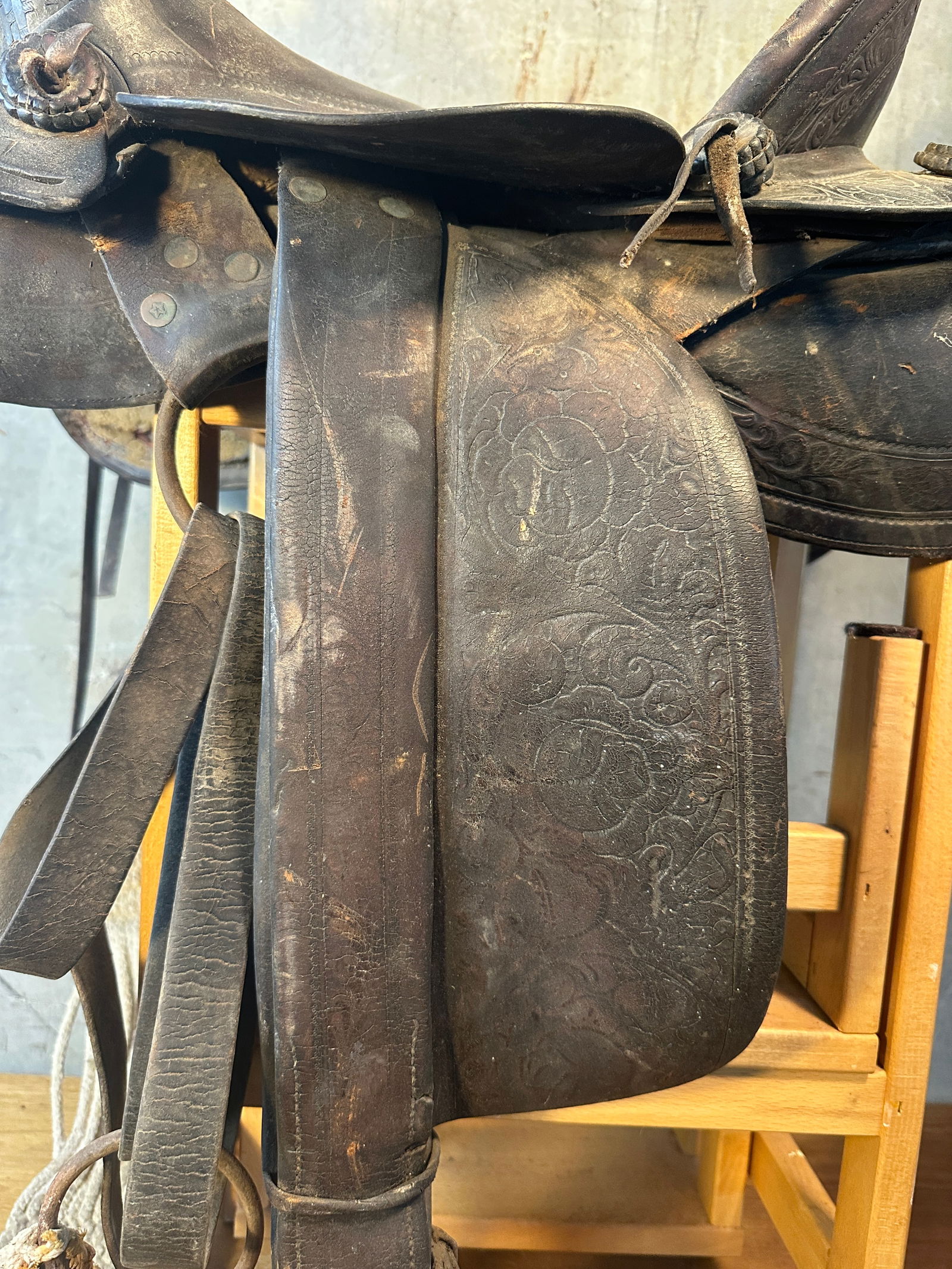 Vintage Western Horse Saddle Leather Tooled Floral Design 14" Seat "Blain" Marked - 10