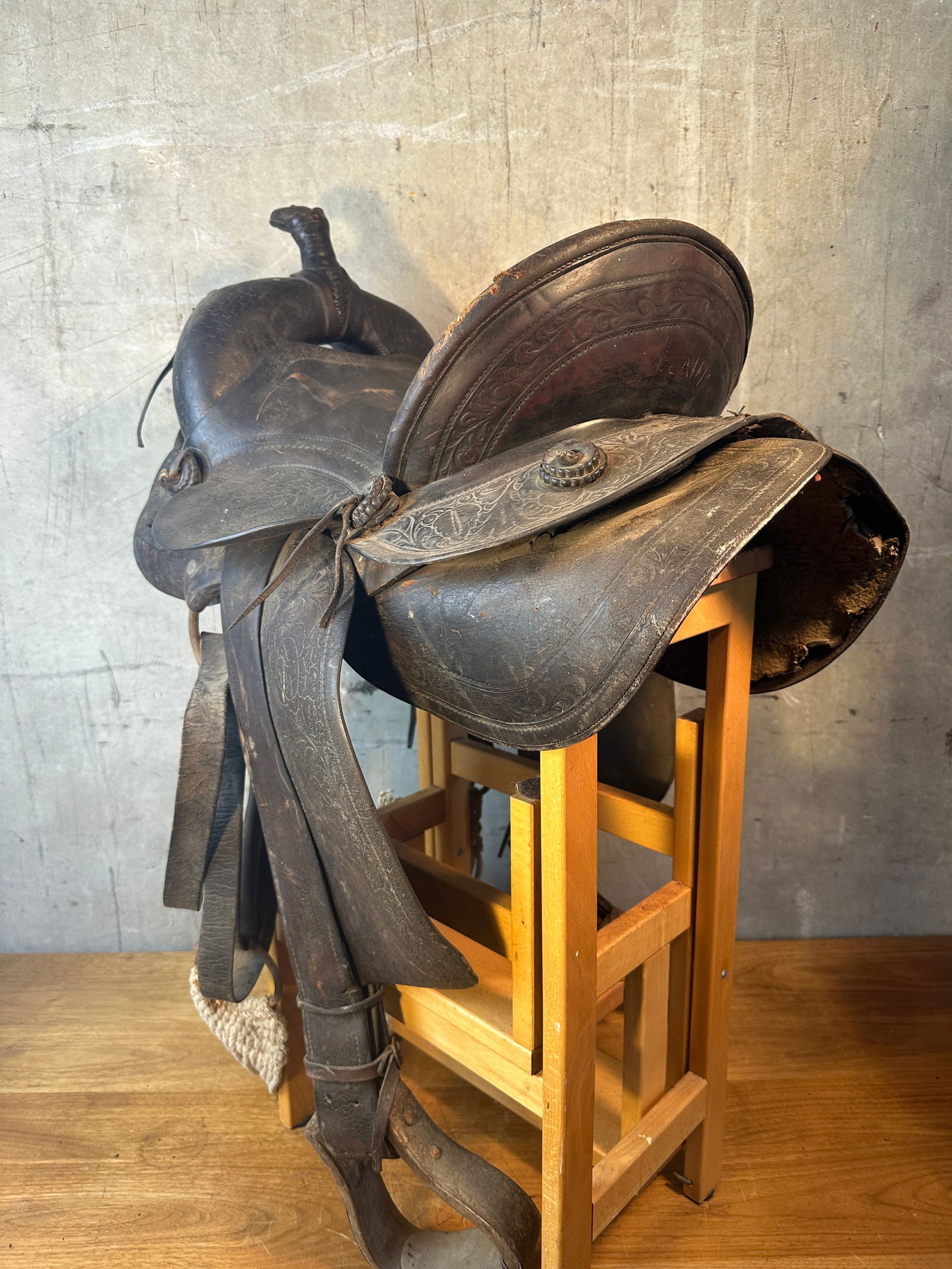 Vintage Western Horse Saddle Leather Tooled Floral Design 14" Seat "Blain" Marked - 9