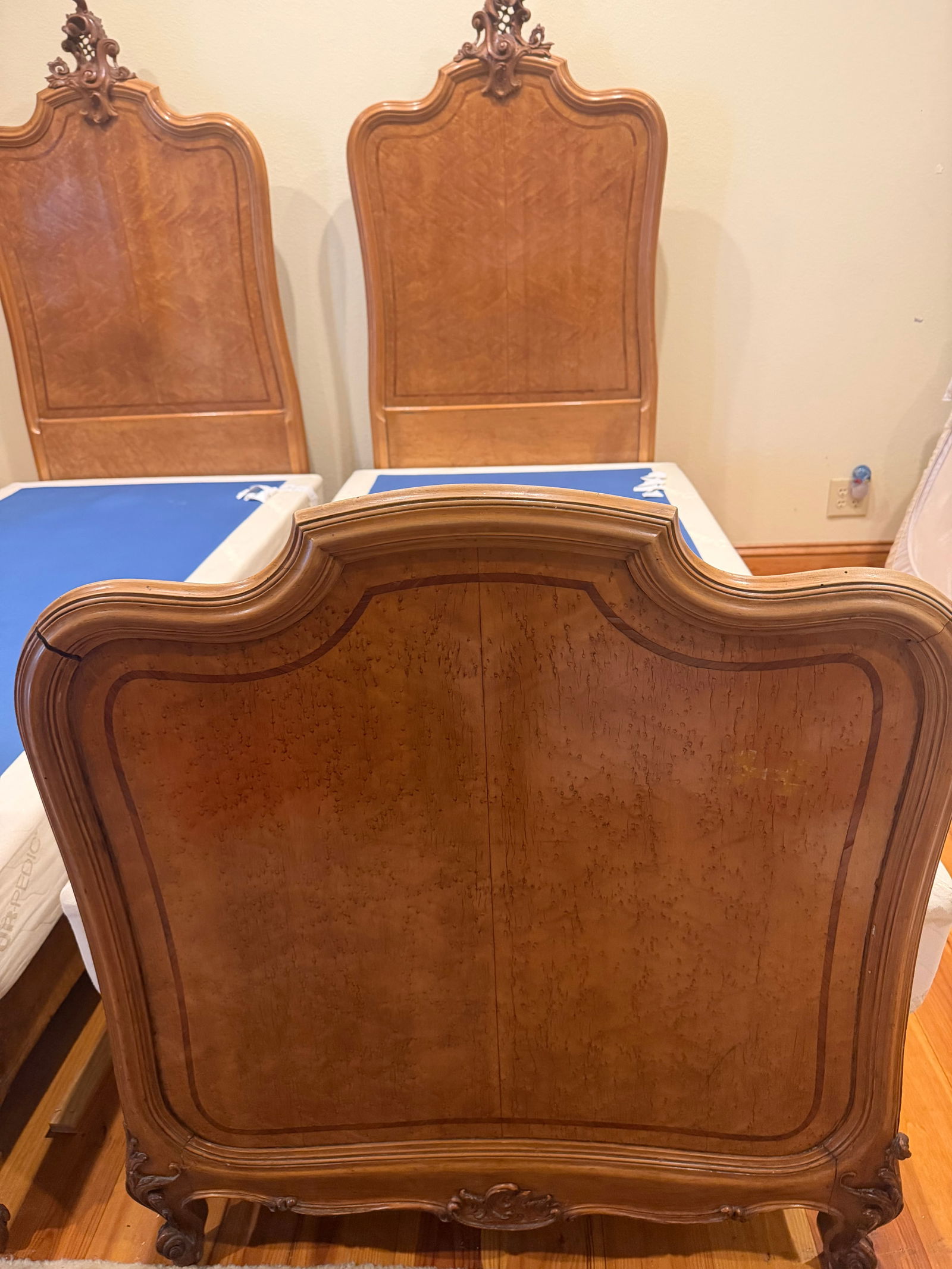 Pair of Antique French Twin Beds With Burl Wood Veneer & Hand-Carved Crests - 2