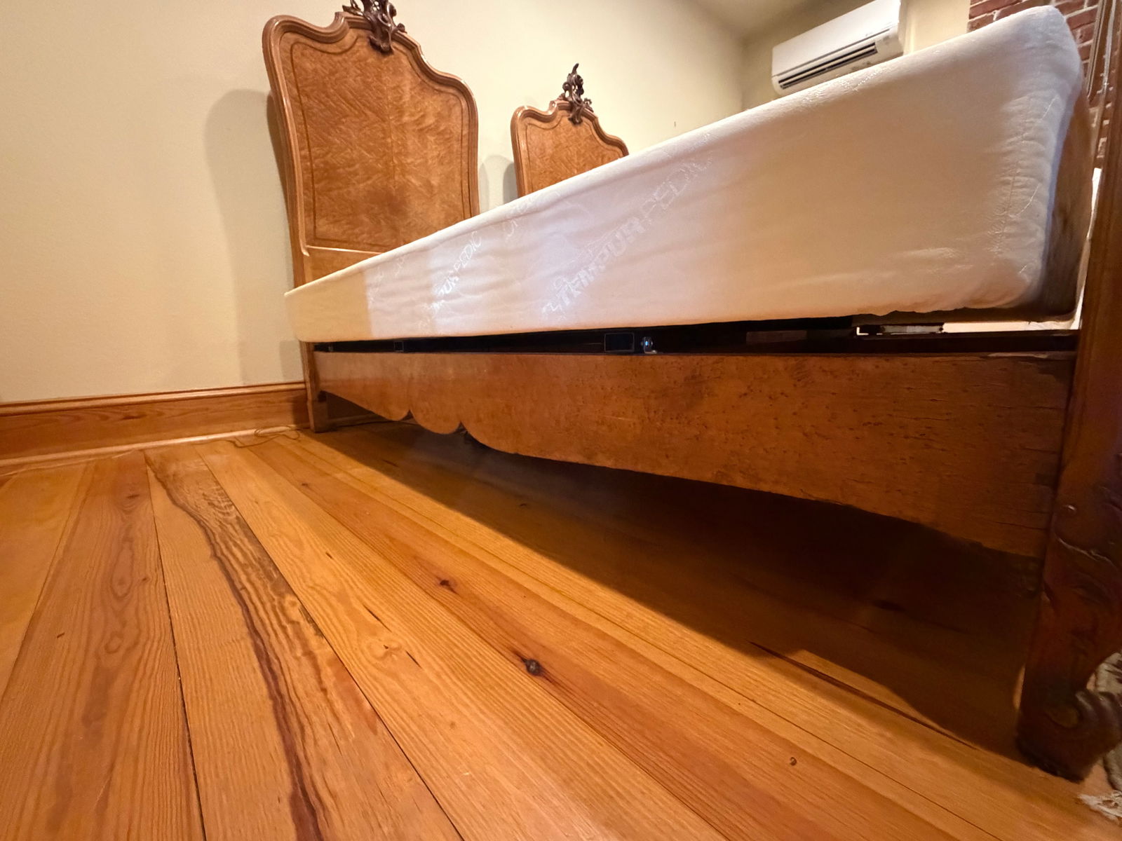 Pair of Antique French Twin Beds With Burl Wood Veneer & Hand-Carved Crests - 5