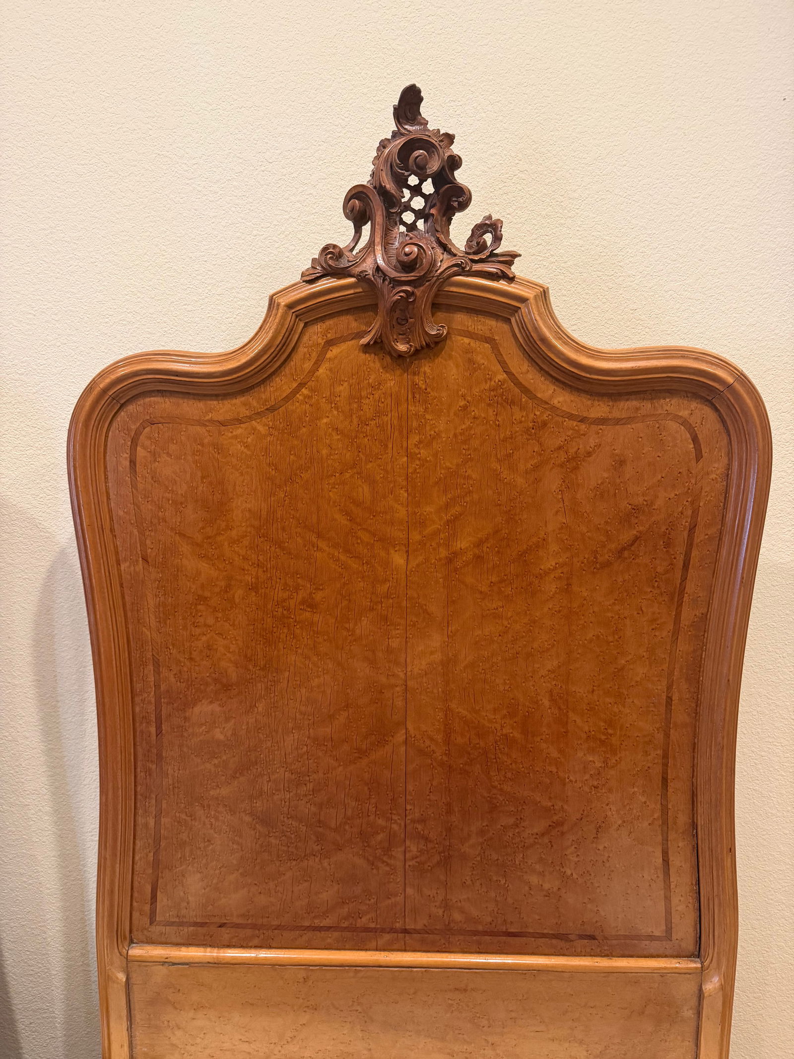 Pair of Antique French Twin Beds With Burl Wood Veneer & Hand-Carved Crests - 8