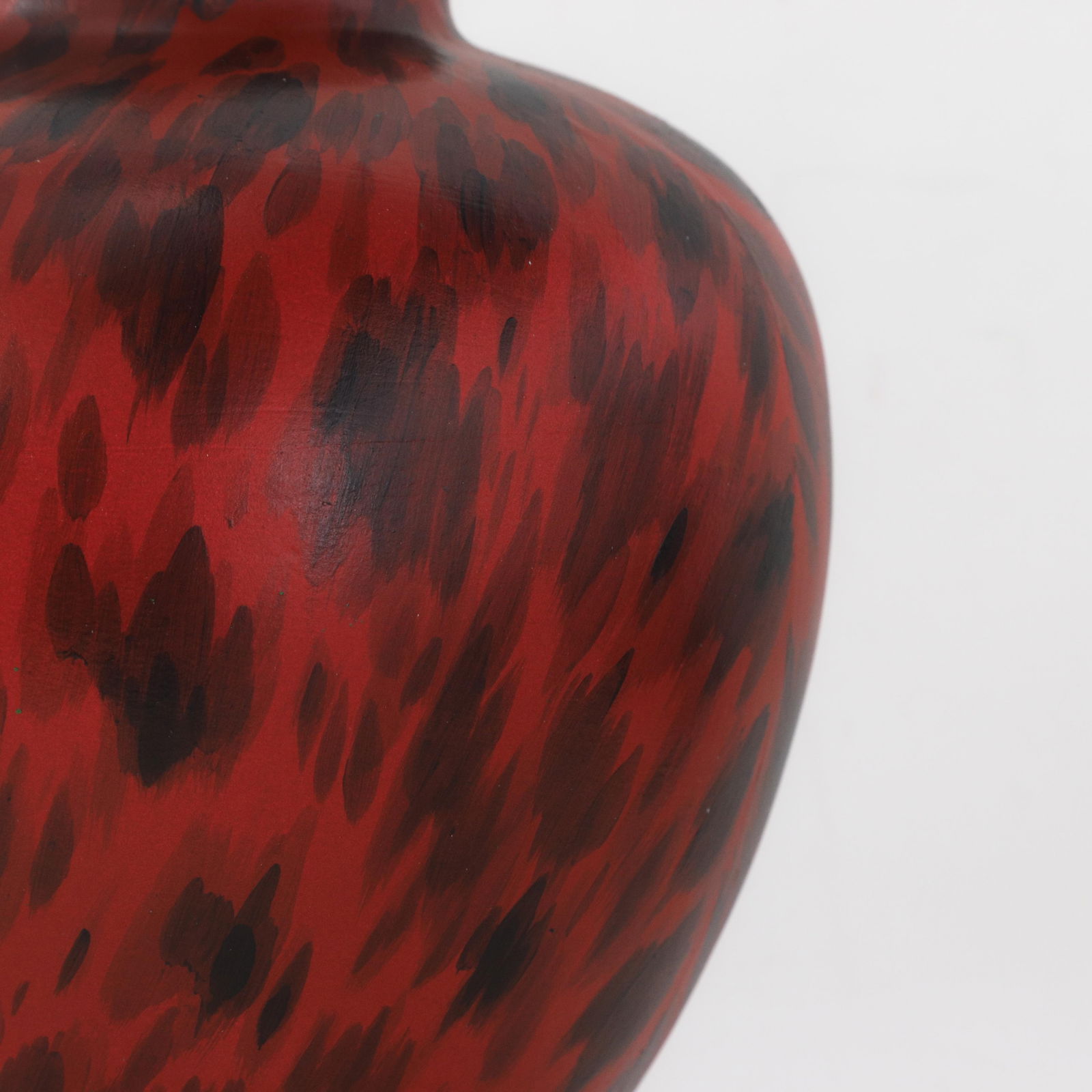 Pair of Vintage Hand Painted Red and Black Tortoiseshell Pattern Porcelain Table Lamps With Wood Bas - 10