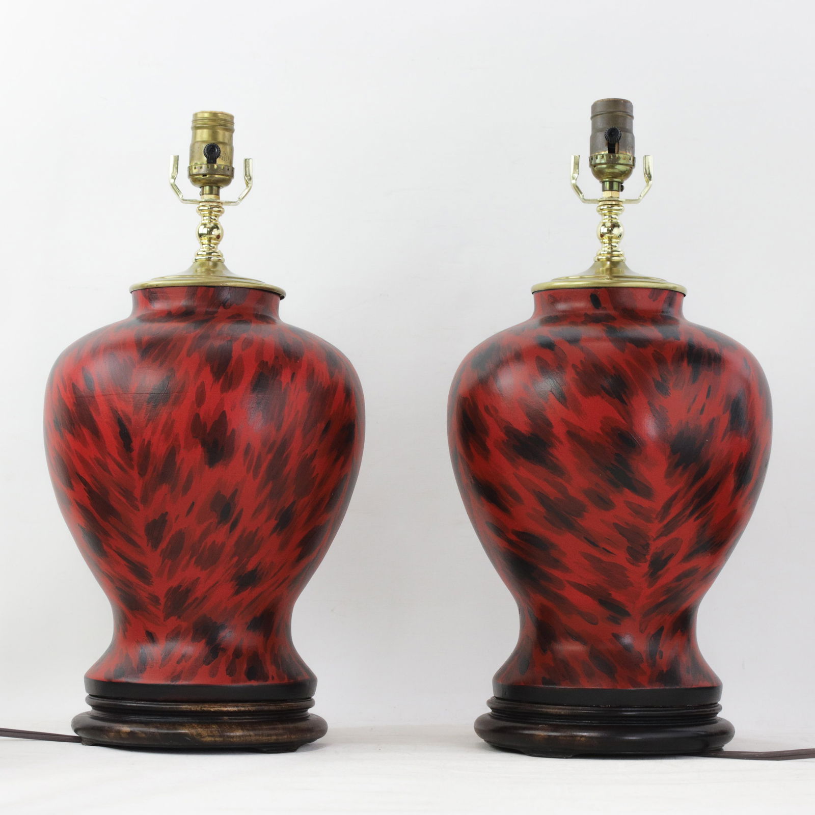 Pair of Vintage Hand Painted Red and Black Tortoiseshell Pattern Porcelain Table Lamps With Wood Bas - 12