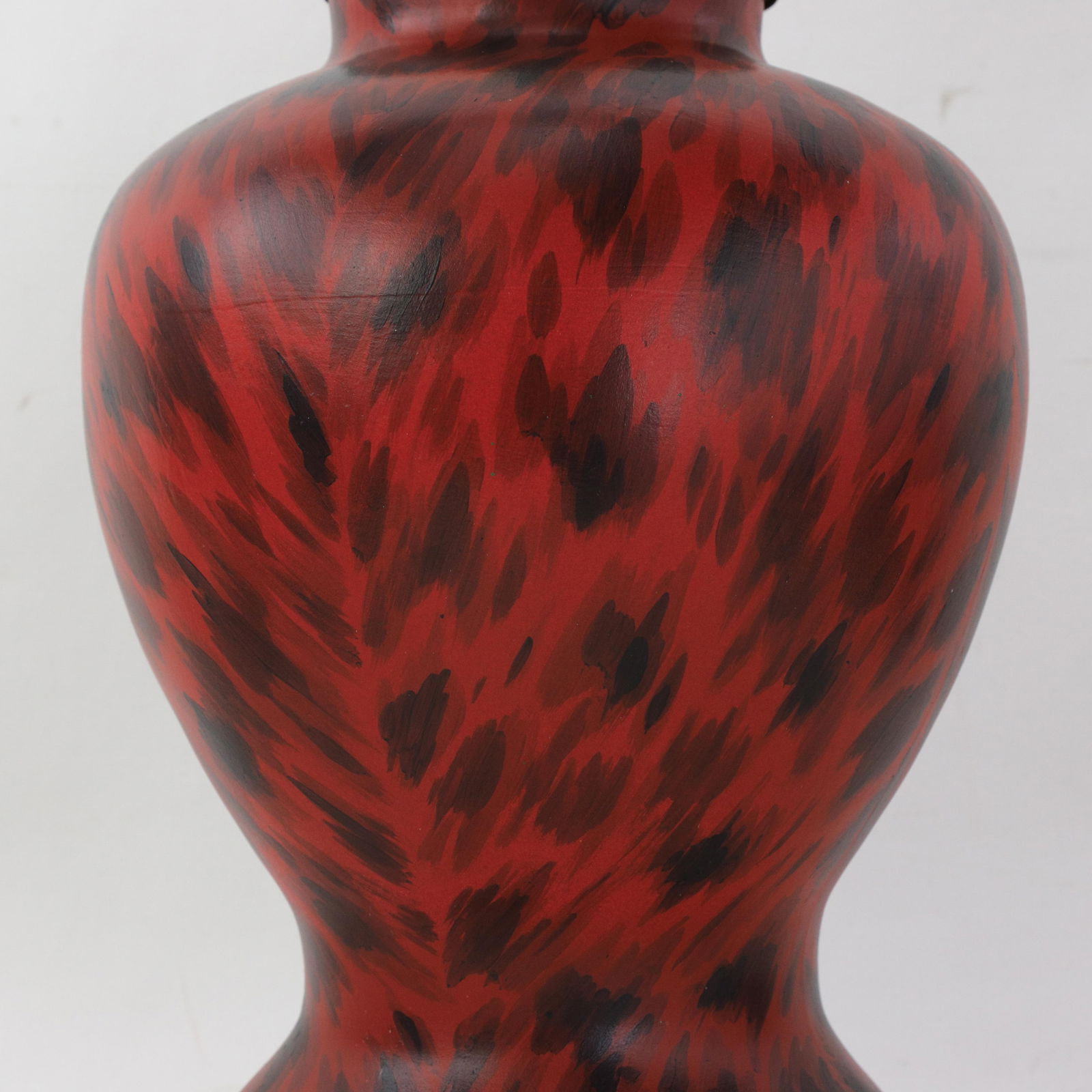 Pair of Vintage Hand Painted Red and Black Tortoiseshell Pattern Porcelain Table Lamps With Wood Bas - 6