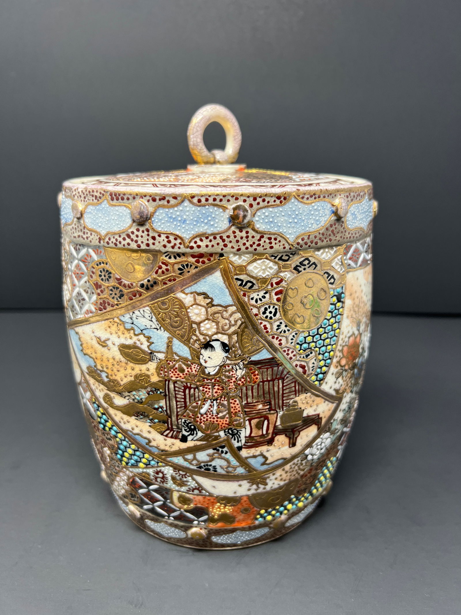 Antique Japanese Satsuma Lidded Biscuit Jar, Hand-Painted Gilt Moriage, Meiji c.1900 - 3