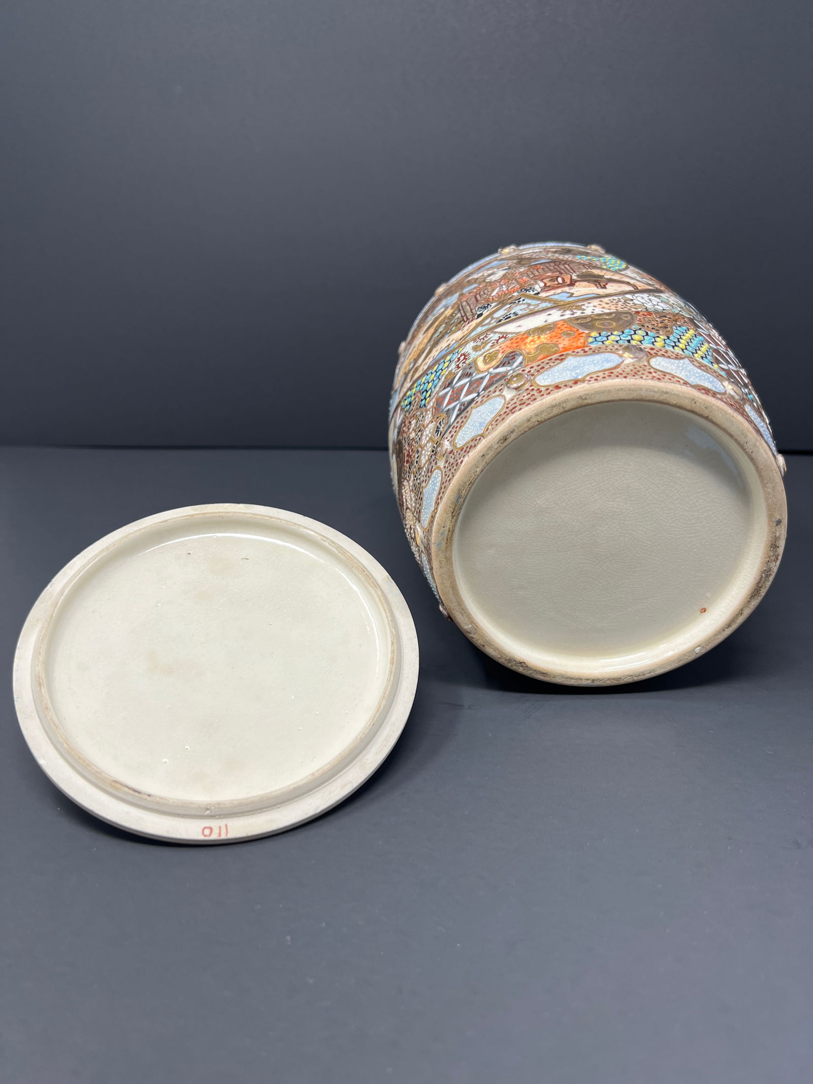 Antique Japanese Satsuma Lidded Biscuit Jar, Hand-Painted Gilt Moriage, Meiji c.1900 - 7