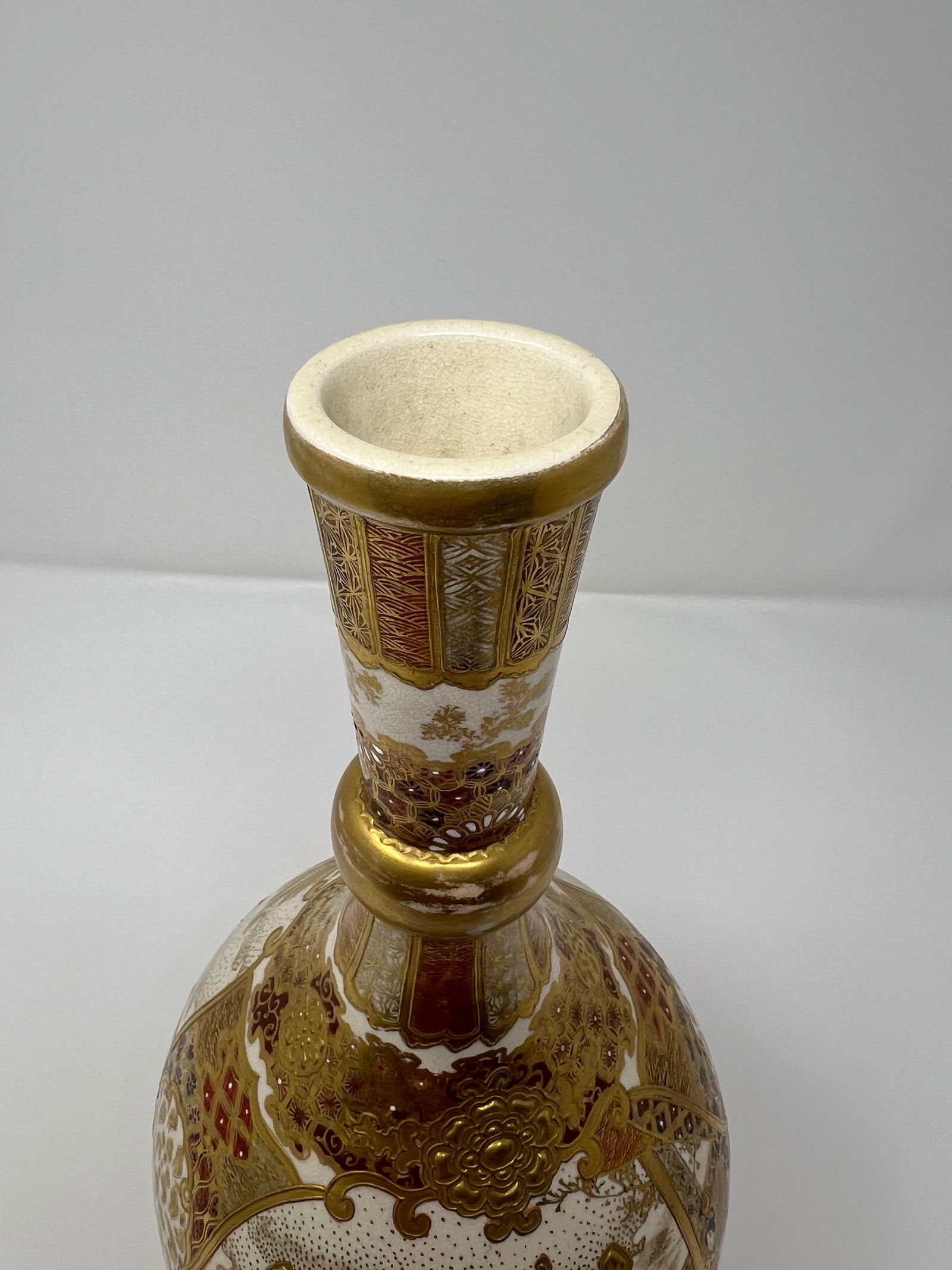Antique Japanese Satsuma Bottle Vase, Meiji Period Figural Court Scene With Gilt Moriage Decoration - 2