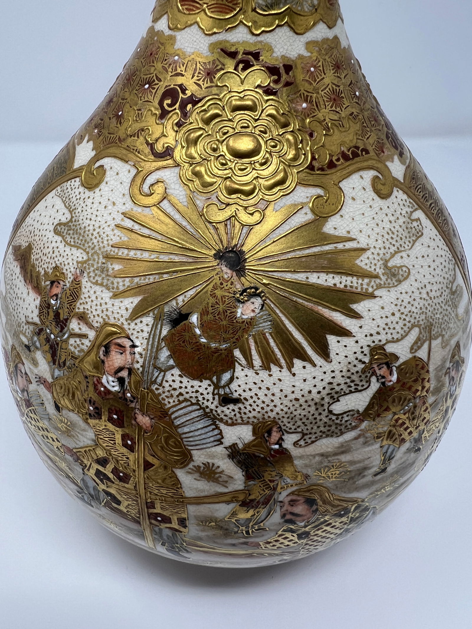 Antique Japanese Satsuma Bottle Vase, Meiji Period Figural Court Scene With Gilt Moriage Decoration - 9