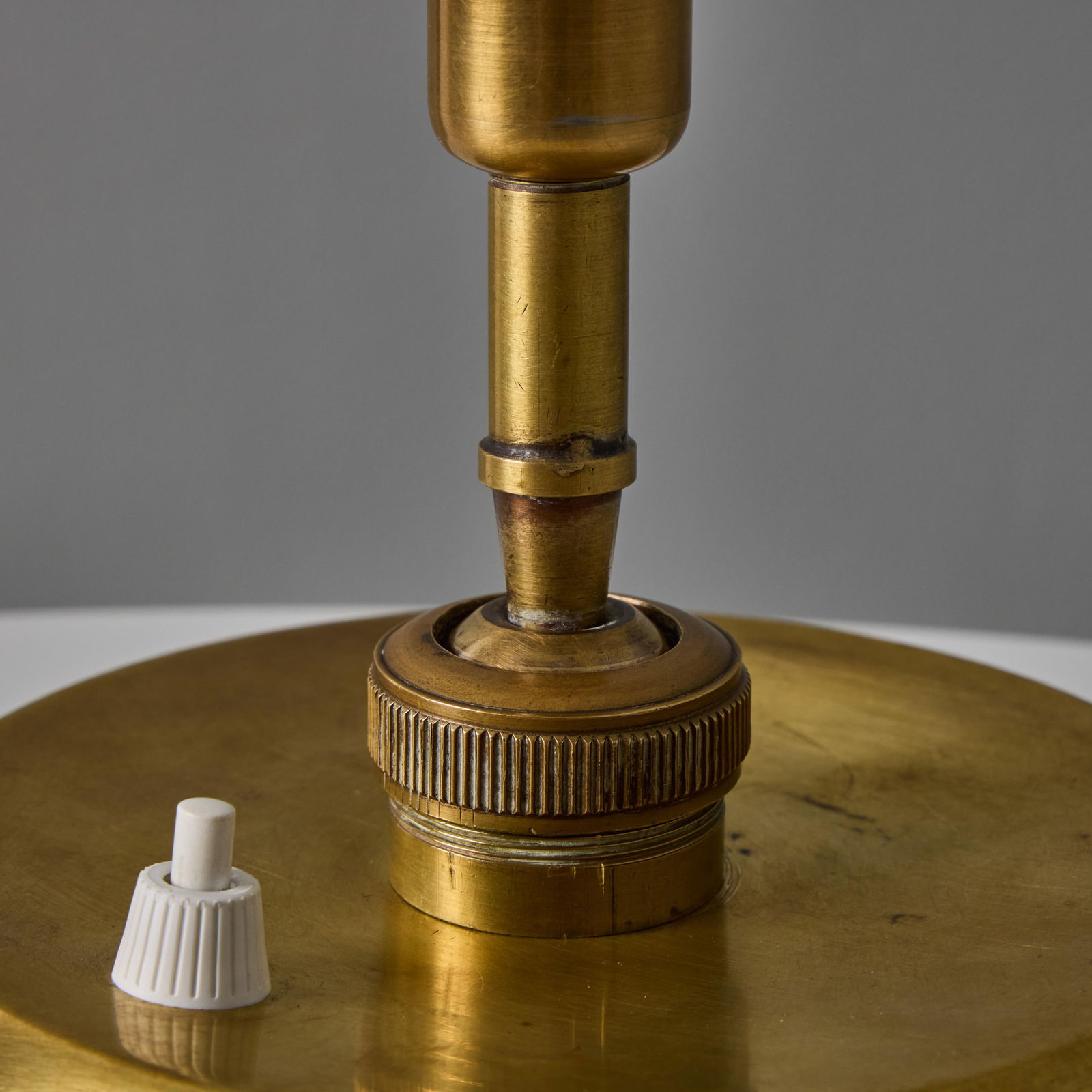 1940s Giovanni Michelucci Patinated Brass Adjustable Banker Lamp for Lariolux - 15