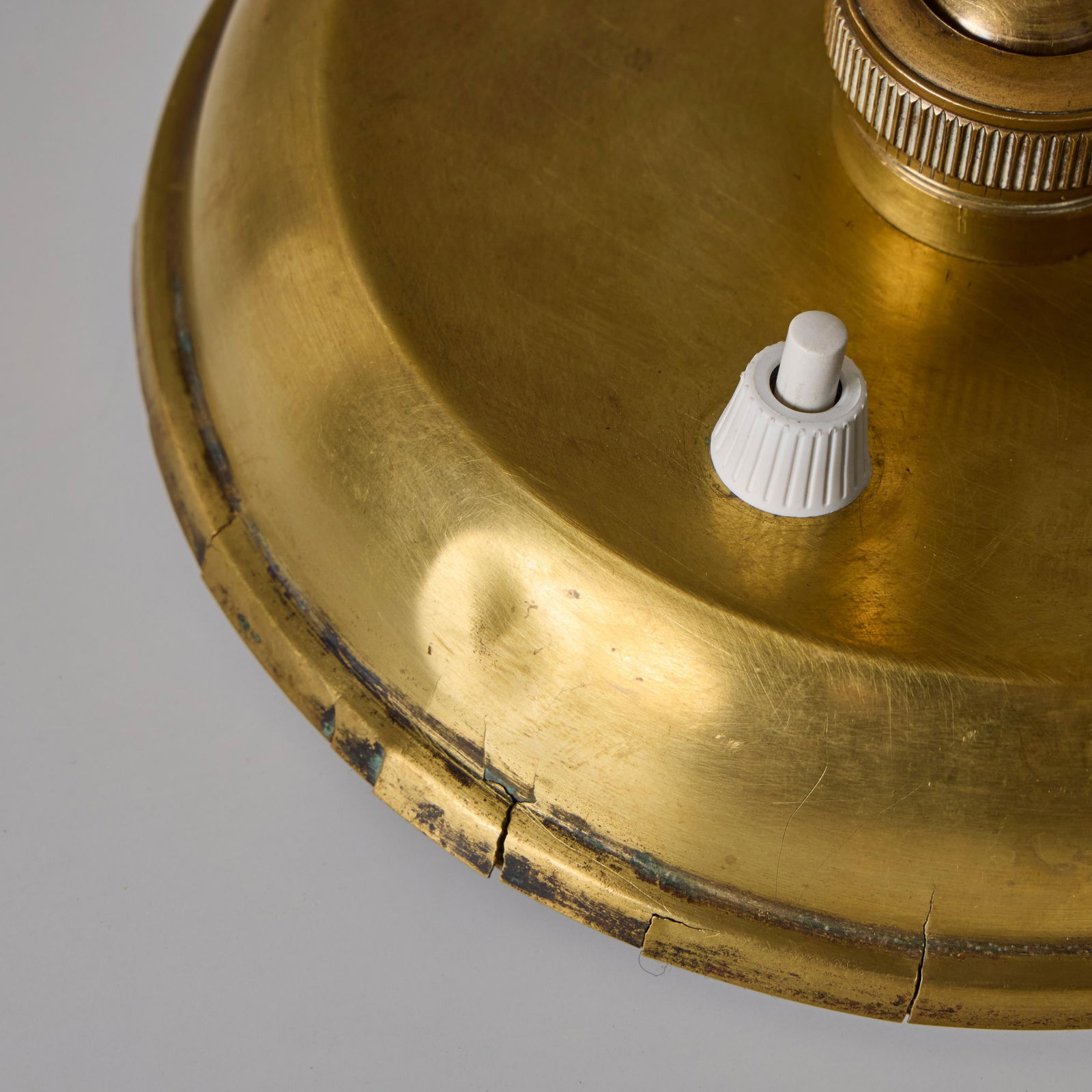 1940s Giovanni Michelucci Patinated Brass Adjustable Banker Lamp for Lariolux - 17