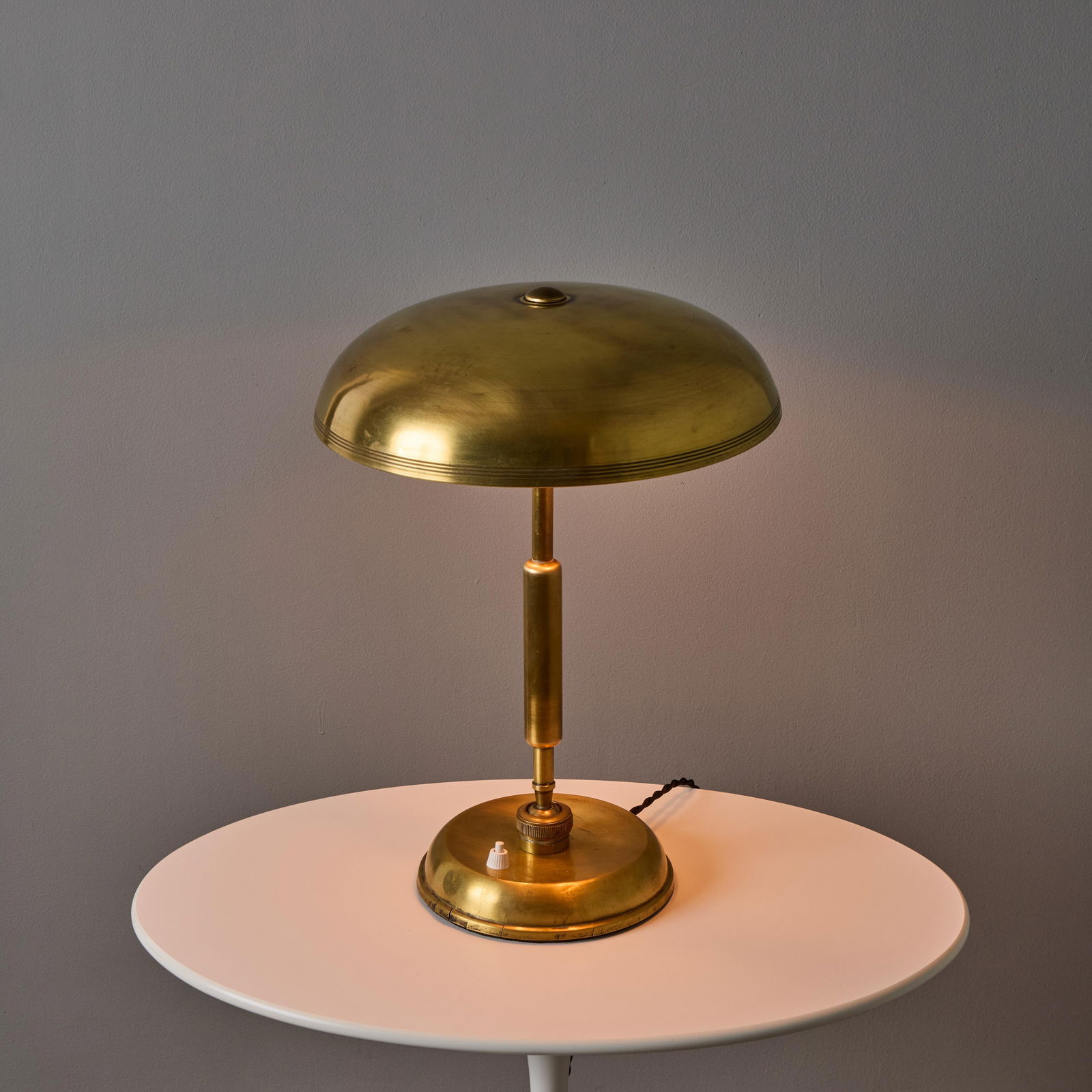 1940s Giovanni Michelucci Patinated Brass Adjustable Banker Lamp for Lariolux - 3