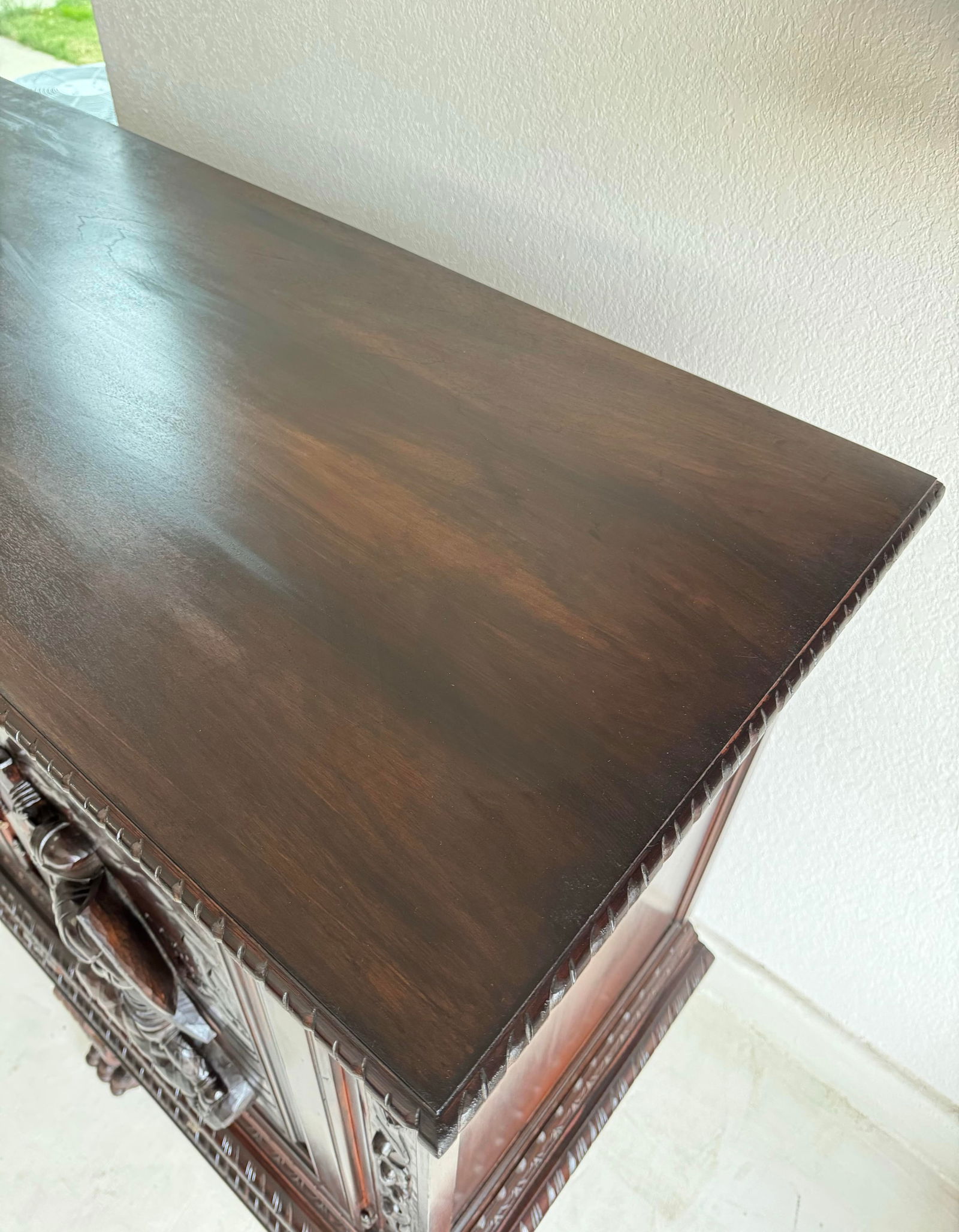 1950s Heavily Carved Spanish Style MCM Sideboard W/ All Keys - 8