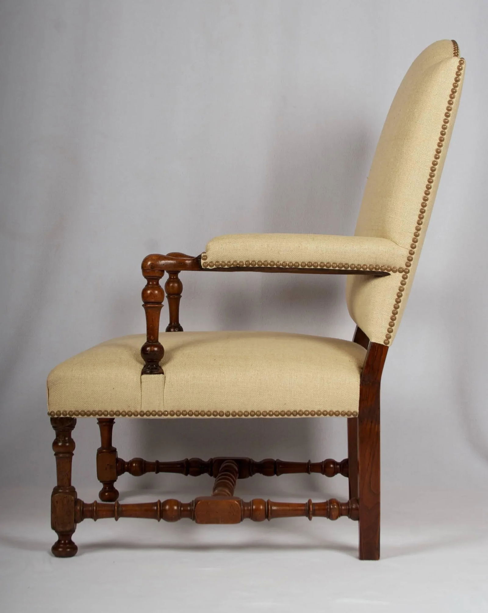 17th Century Louis XIII Restored and Reupholstered Armchair - 2