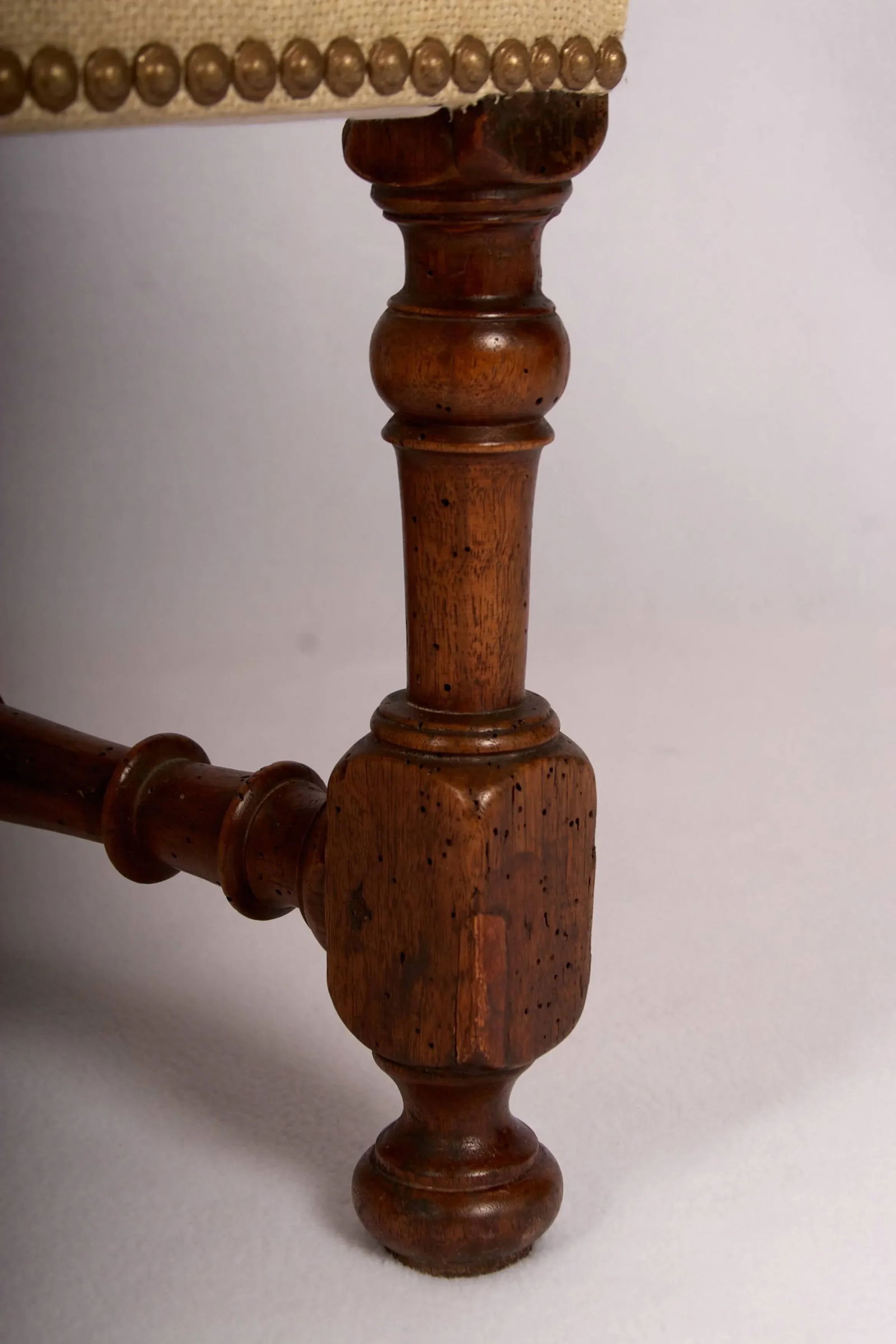 17th Century Louis XIII Restored and Reupholstered Armchair - 7