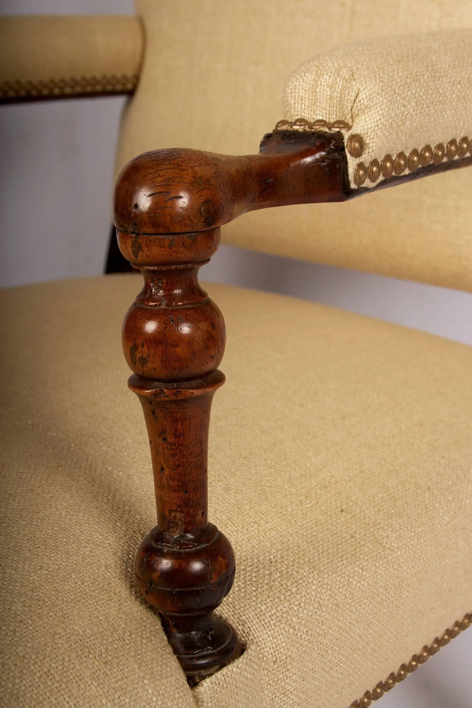 17th Century Louis XIII Restored and Reupholstered Armchair - 8