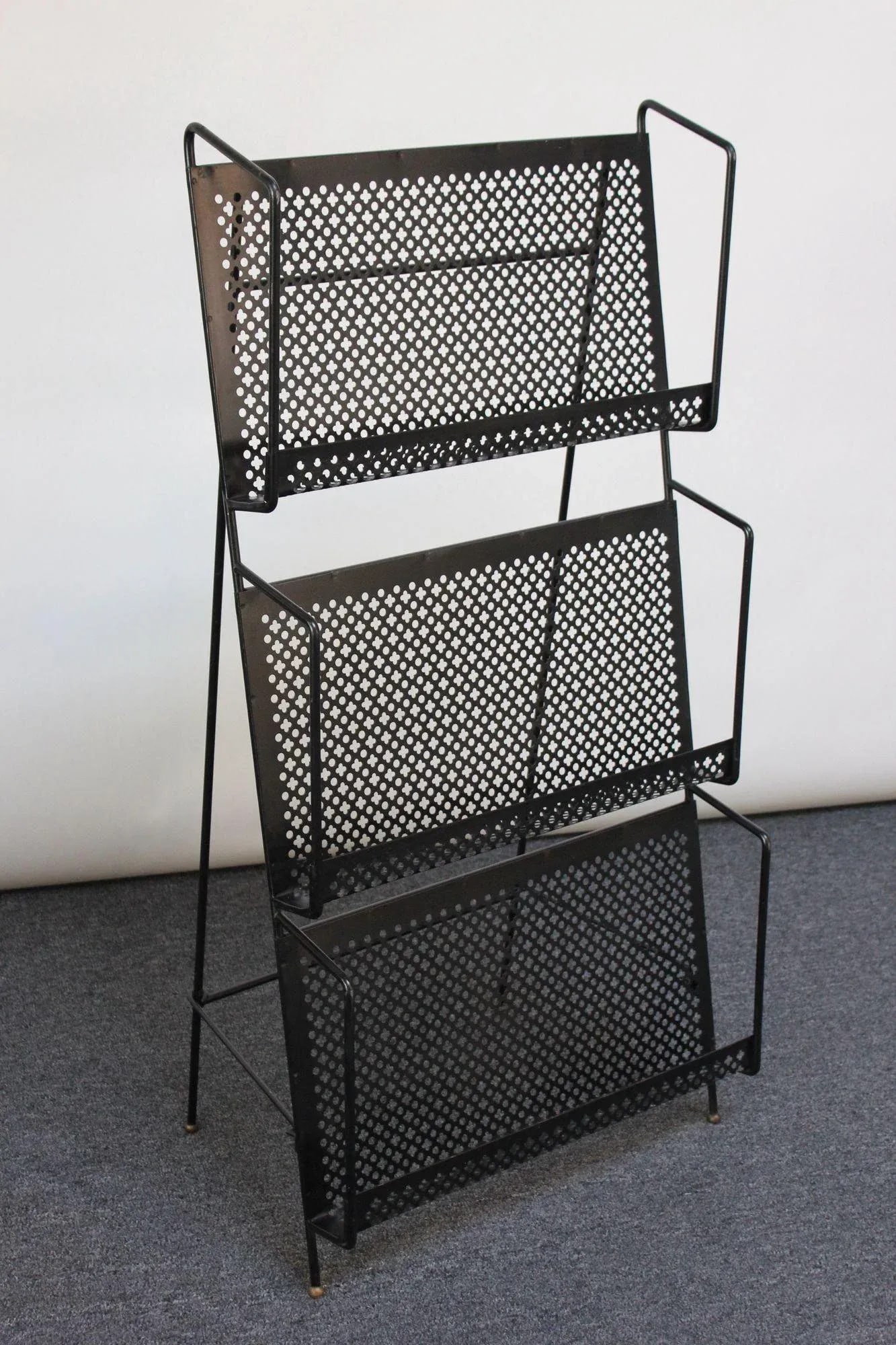 Large Mid-Century Modern Free-Standing Collapsable Metal Magazine Rack - 13