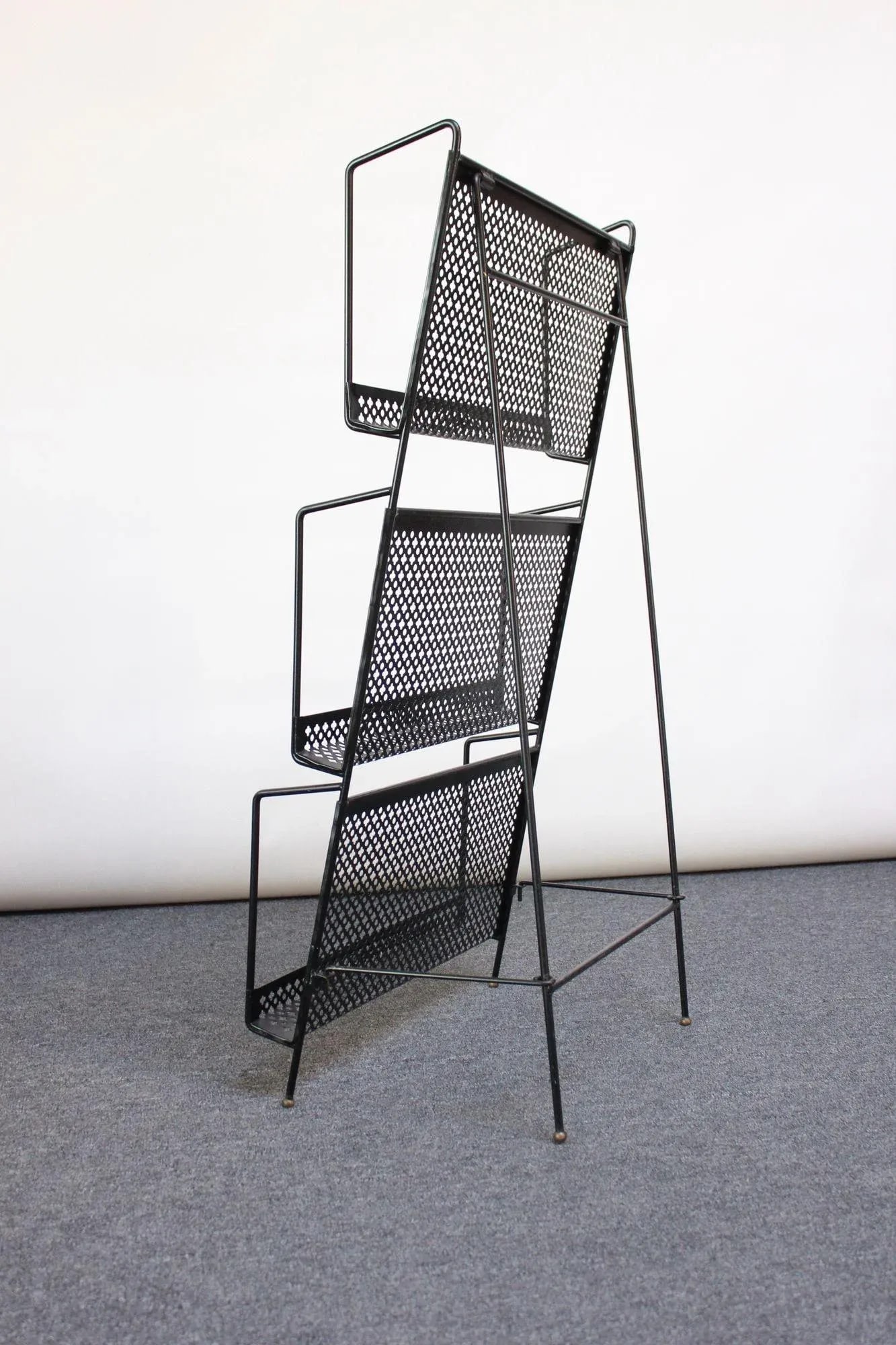 Large Mid-Century Modern Free-Standing Collapsable Metal Magazine Rack - 4