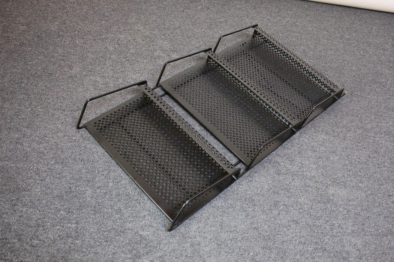 Large Mid-Century Modern Free-Standing Collapsable Metal Magazine Rack - 7