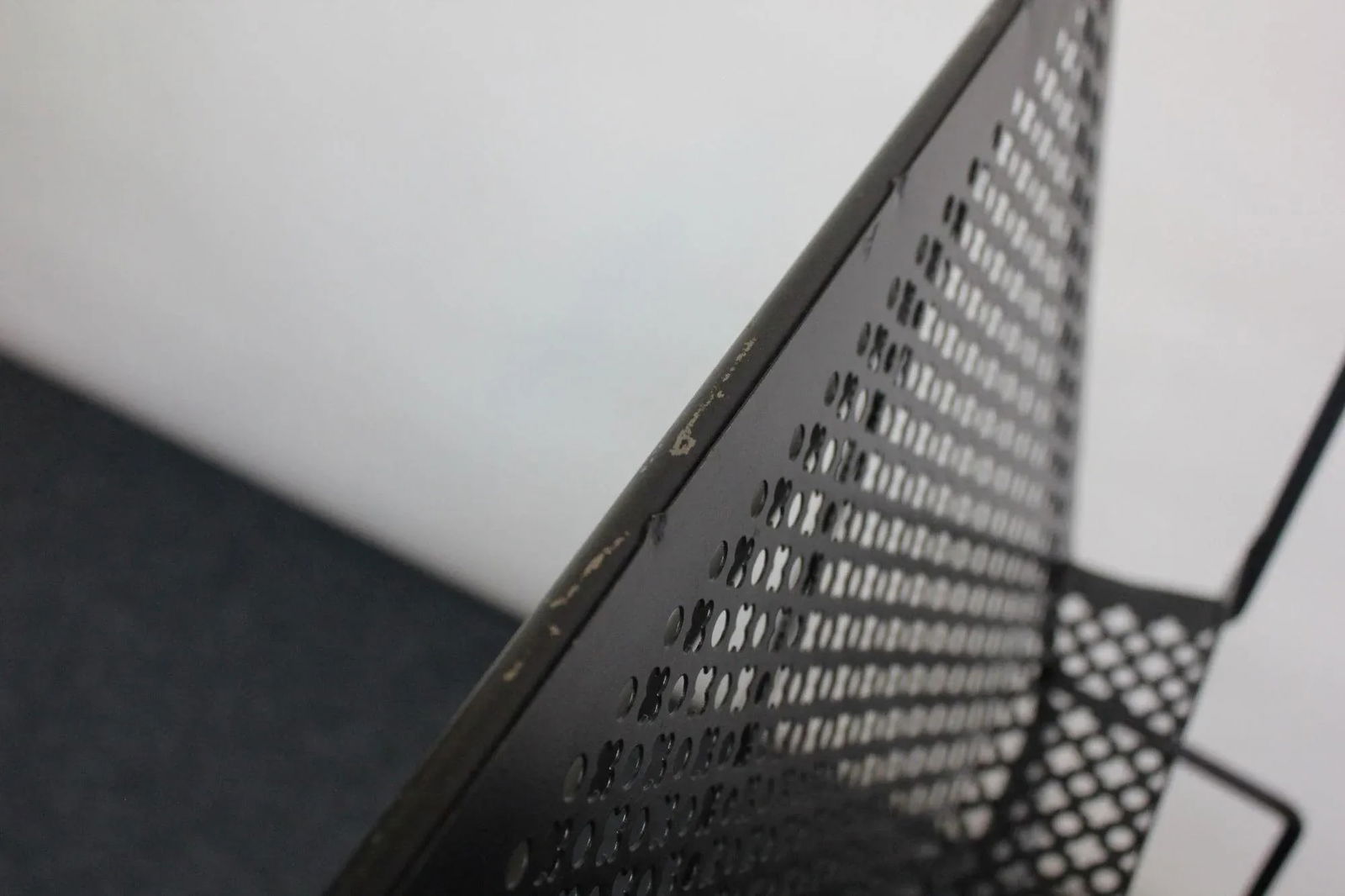 Large Mid-Century Modern Free-Standing Collapsable Metal Magazine Rack - 8