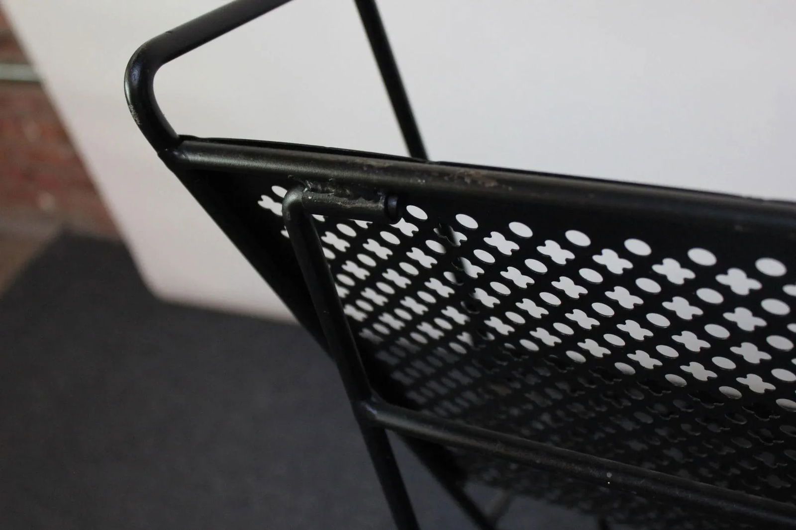 Large Mid-Century Modern Free-Standing Collapsable Metal Magazine Rack - 9