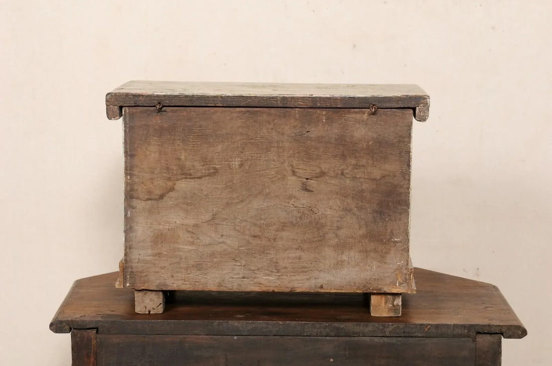 18th Century Venetian Wood Box with Original Finish - 10