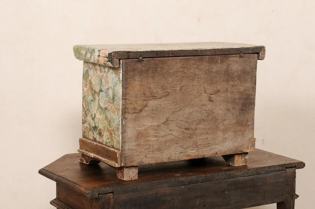 18th Century Venetian Wood Box with Original Finish - 4
