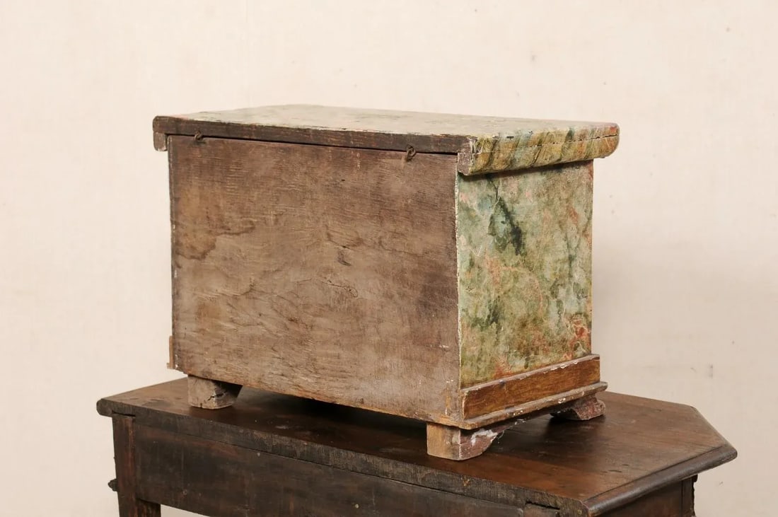 18th Century Venetian Wood Box with Original Finish - 6