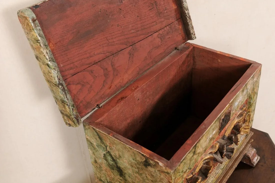 18th Century Venetian Wood Box with Original Finish - 8