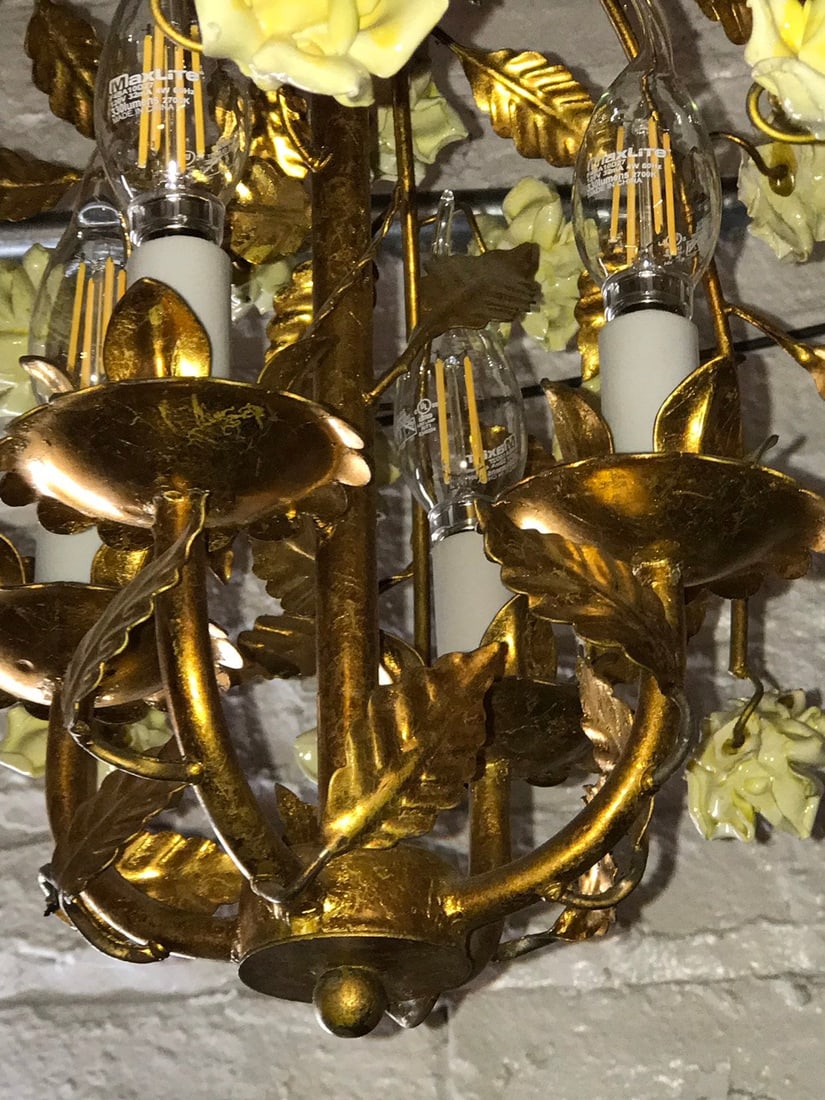 Hollywood Regency Italian Gold Gilt Yellow Porcelain Roses Chandelier - 8