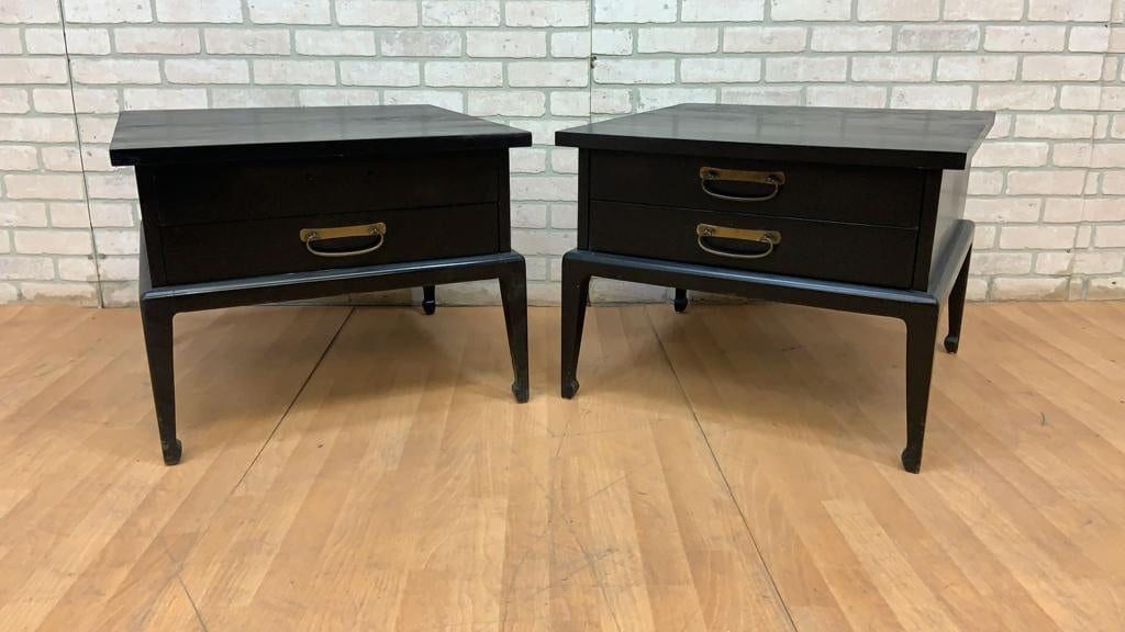 Vintage Mid Century Modern American of Martinsville Side Tables/Nightstand - Pair: Title: Vintage Mid Century Modern American of Martinsville Side Tables/Nightstand - Pair Description: Vintage Mid Century Modern American of Martinsville Side Tables/Nightstand - Pair Featuring a