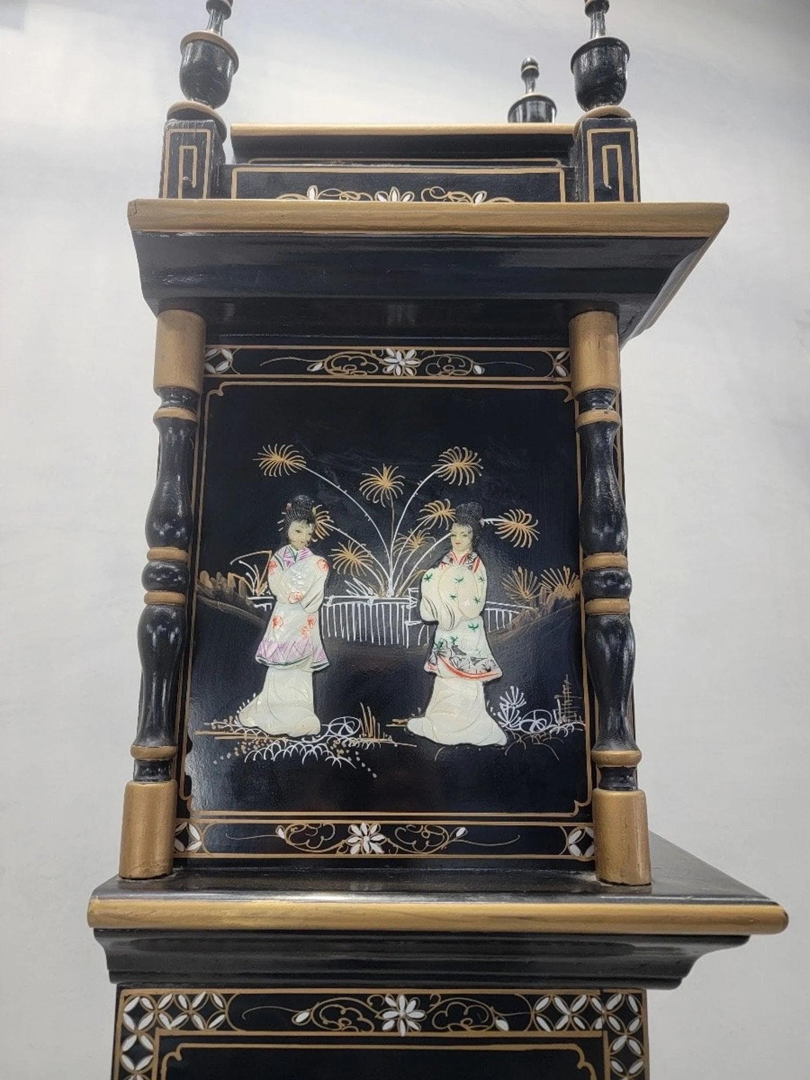 Vintage Wai Hing Clocks Co. Chinoiserie Black Lacquer Hand-Painted Mother of Pearl inlaid German - 3