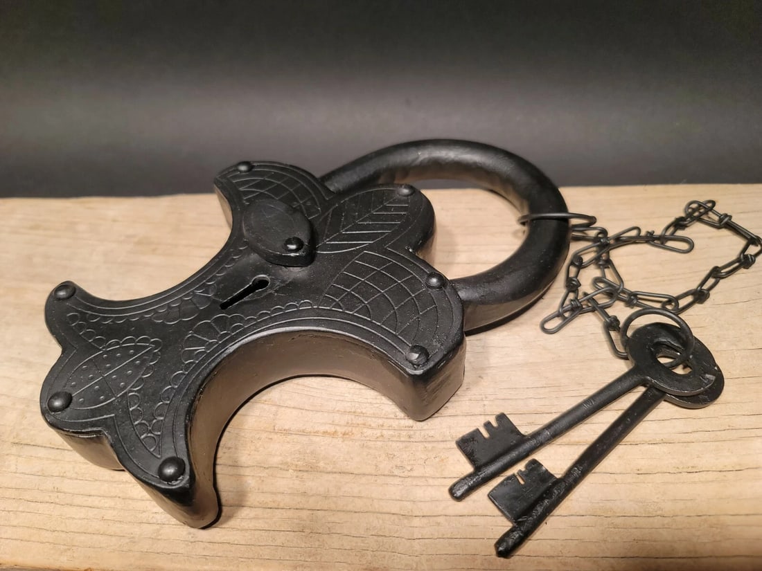 Large 9 1/2" Cast Iron Padlock Lock & Key - 4