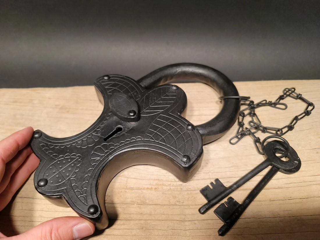 Large 9 1/2" Cast Iron Padlock Lock & Key - 5