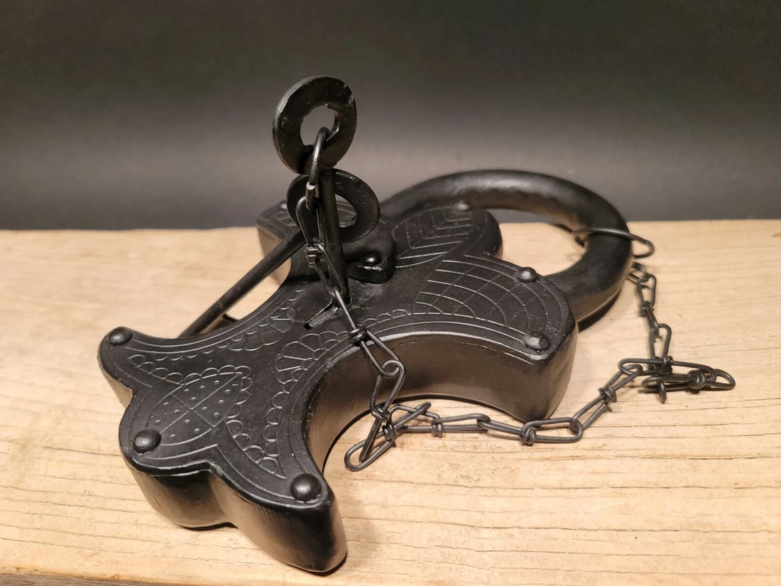 Large 9 1/2" Cast Iron Padlock Lock & Key - 6