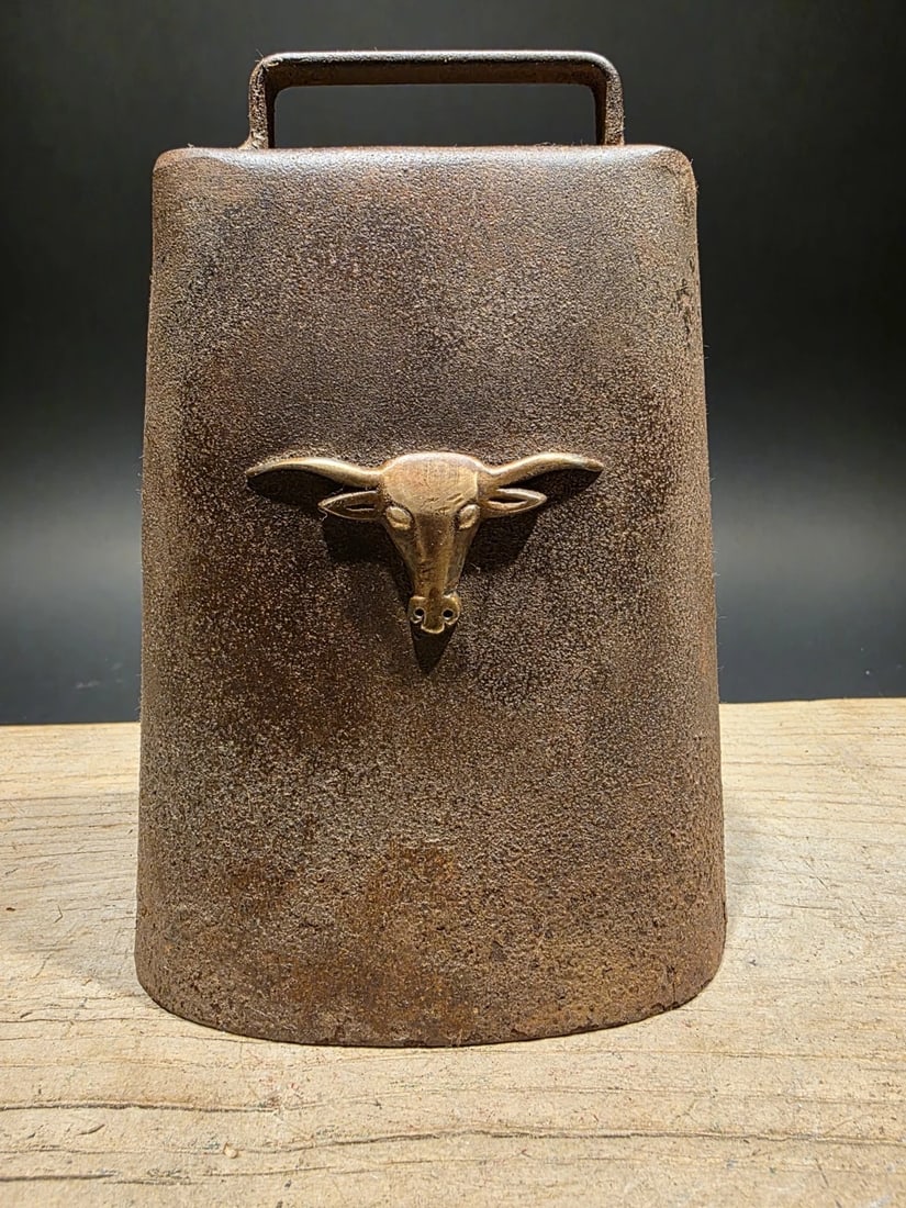 6 3/4" Hand Wrought Iron Cow Bell: Title:6 3/4" Hand Wrought Iron Cow BellDescription:Contemporary antique style cowbell. Bells like these were worn around the neck of livestock to help herders locate them by the sound it makes. 