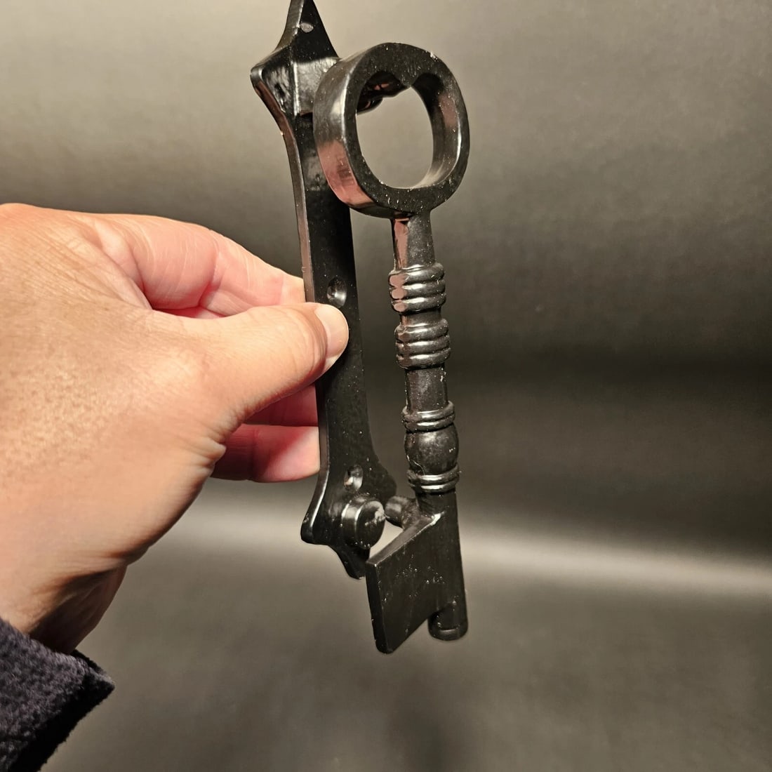 Black Cast Iron Key Door Knocker - 15