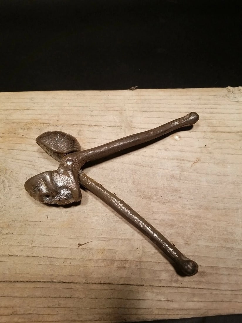 Skull Bones Nut Cracker - 4