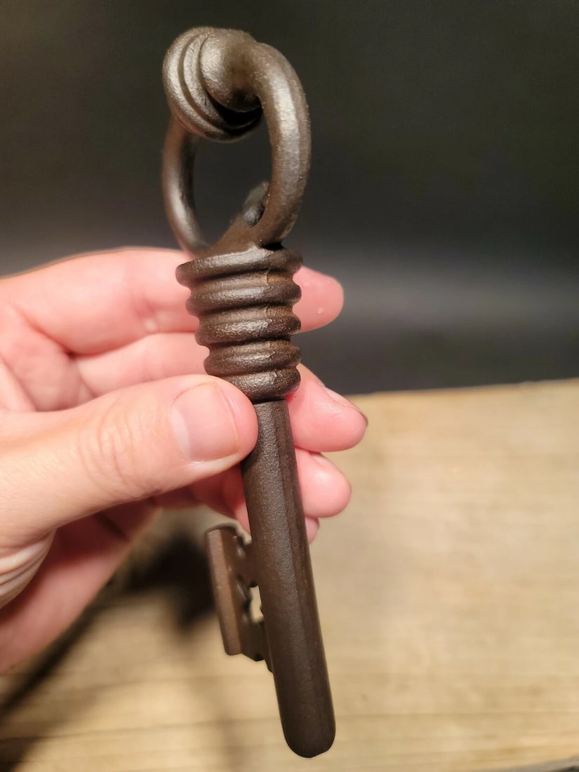 6 1/8" Antique Style Iron Large Skeleton Key - 3