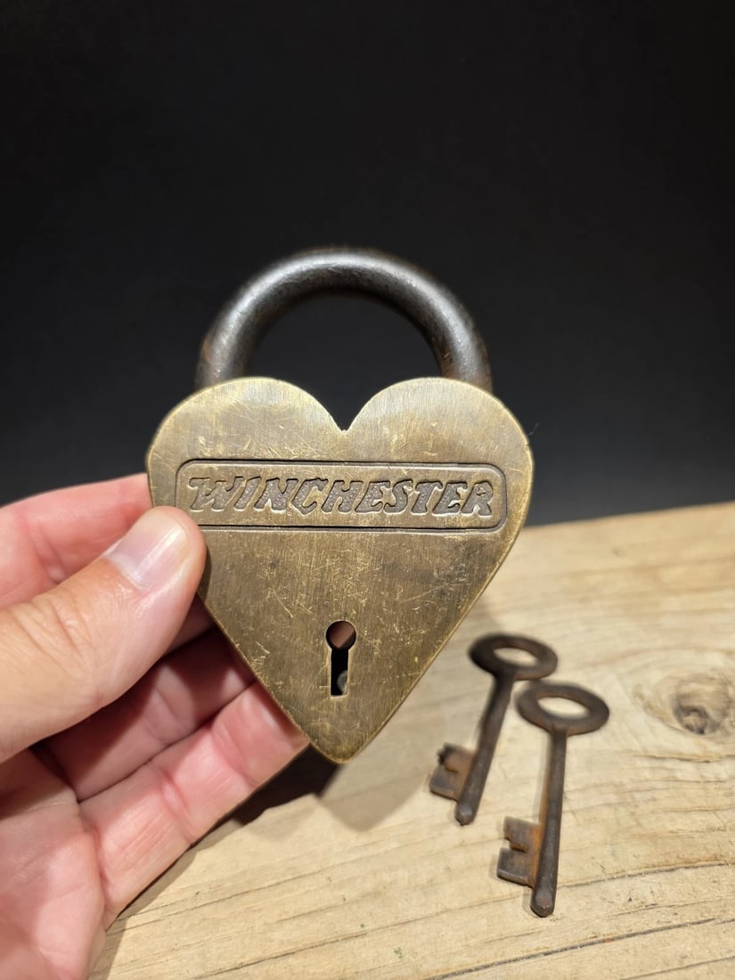 Brass Heart Winchester Firearms Ammo Box Padlock Lock: Title:Brass Heart Winchester Firearms Ammo Box Padlock LockDescription:3" tall x 4 1/4" Wide Nice reproduction brass winchester padlock! This lock is fully functional! Hard to tell its age. Heavy