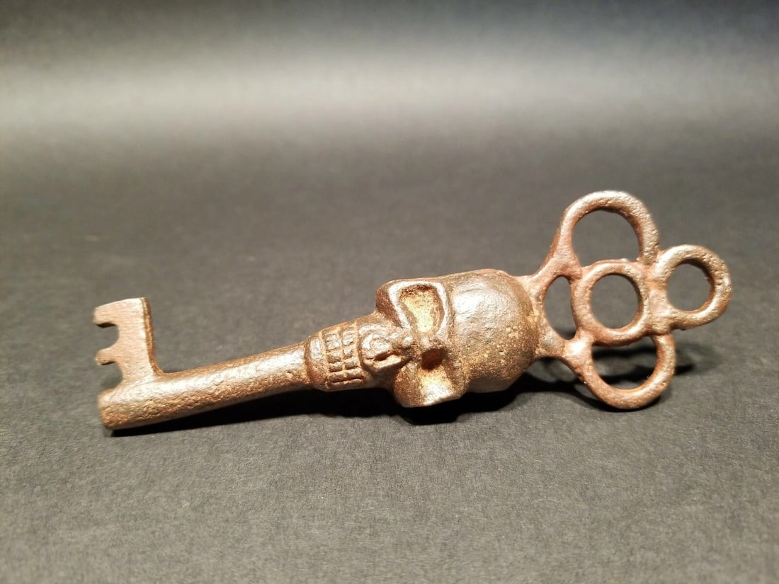 Cast Iron Skull Skeleton Key - 7