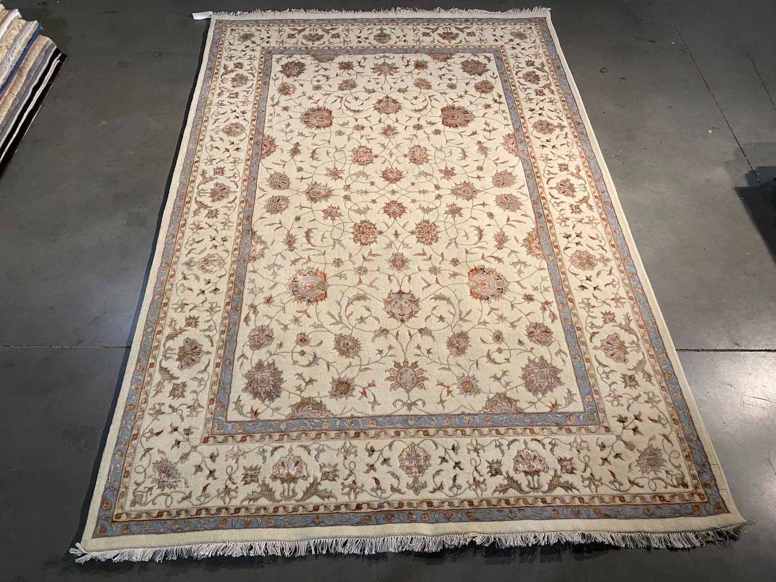 EXQUISITE SILK &WOOL RUG 6.1x9.1: Title:EXQUISITE SILK &WOOL RUG 6.1x9.1 Description:6.1x9.1 Stunning and Exquisite Persian allover Mahal design Silk and wool rug 80% wool pile and 20% silk flower highlights high luxerious sheen pile