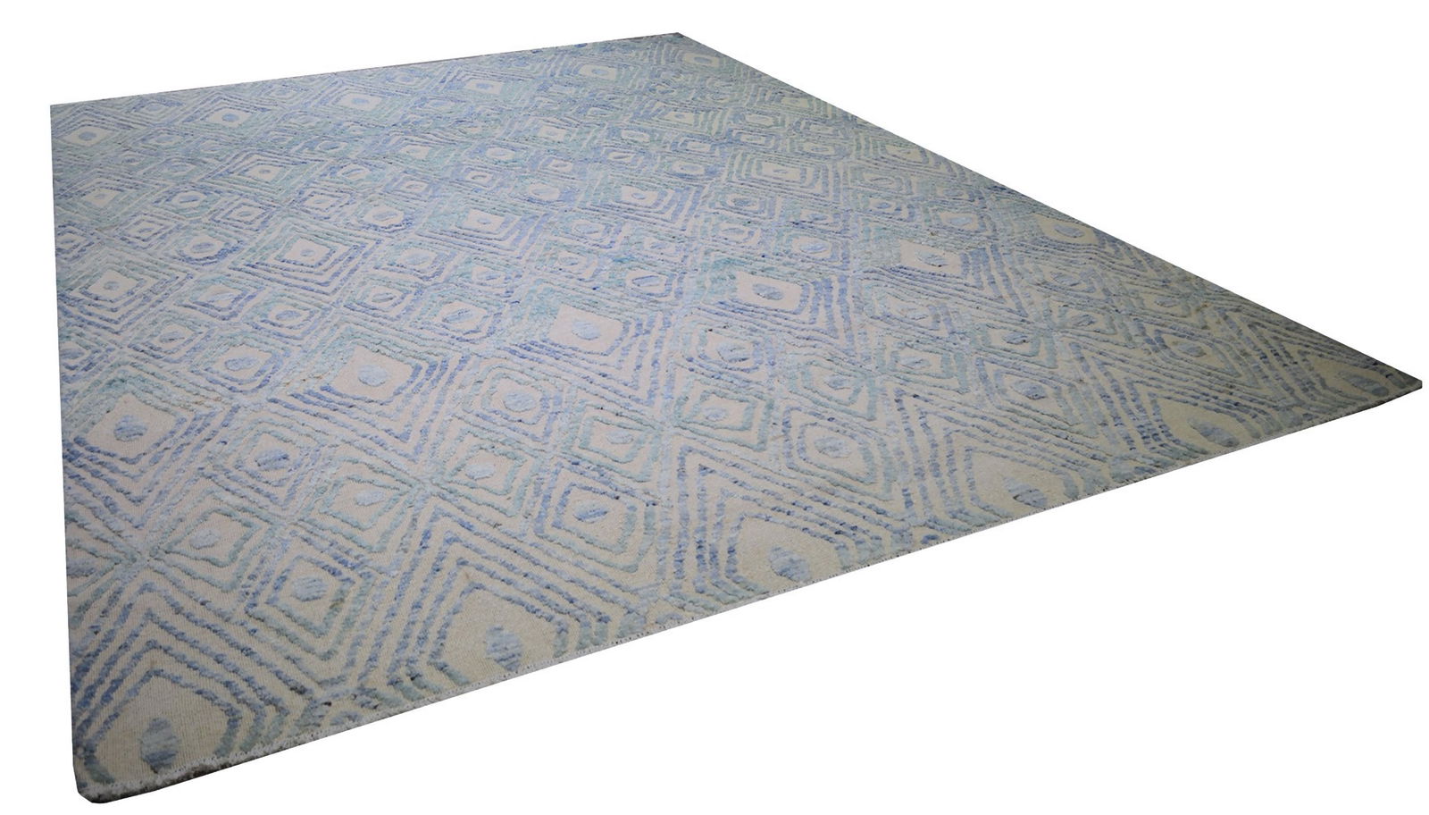MOROCCAN HAND KNOTTED WOOL RUG: Title: MOROCCAN HAND KNOTTED WOOL RUGSize: 9'9X13'9Age: NEWOrigin: MOROCCANStyle: SHEBAMaterial: WOOLCare: PROFESSIONALStructure: HAND KNOTTEDDesign: SHEBA Reserve: $2,100.00 Shipping:Domestic: