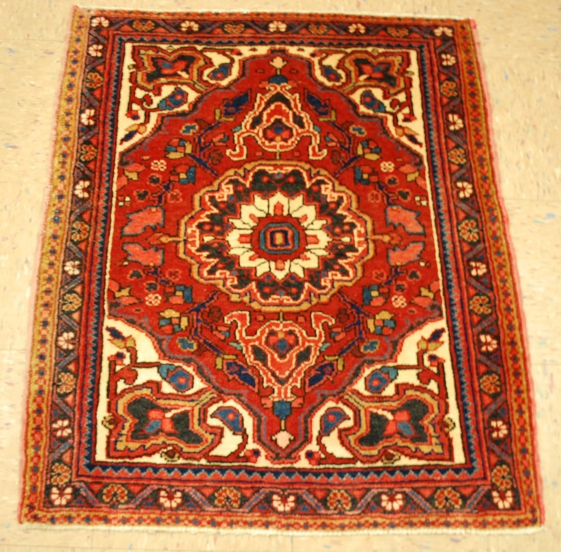 Persian HERIZ RUG 2'9" X 3'2": Title: Persian HERIZ RUG 2'9" X 3'2" Description:OLD,ANTIQUE HIGHLY DETAILED DESIGN Persian HERIZ ORIENTAL RUG ,,,with exact size of 2'9" X 3'2" .......Red background with Wool woven on cotton