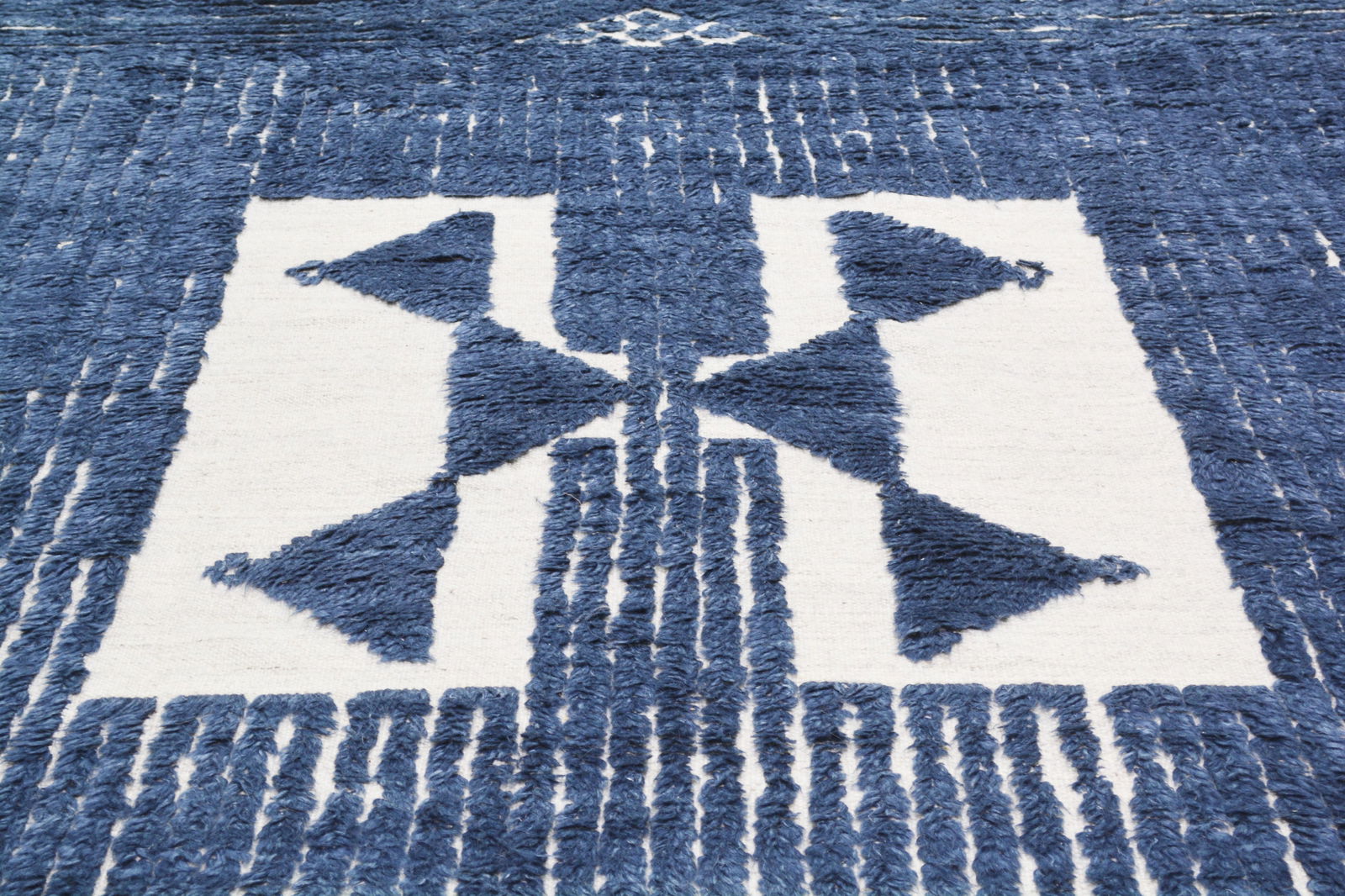 MOROCCAN HAND KNOTTED WOOL RUG - 3