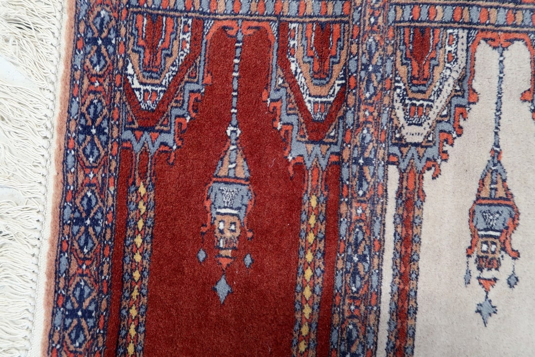 Handmade Vintage Pakistani Lahore Prayer Rug 1.9' x 1.9' (58cm x 60cm), 1960s - 6