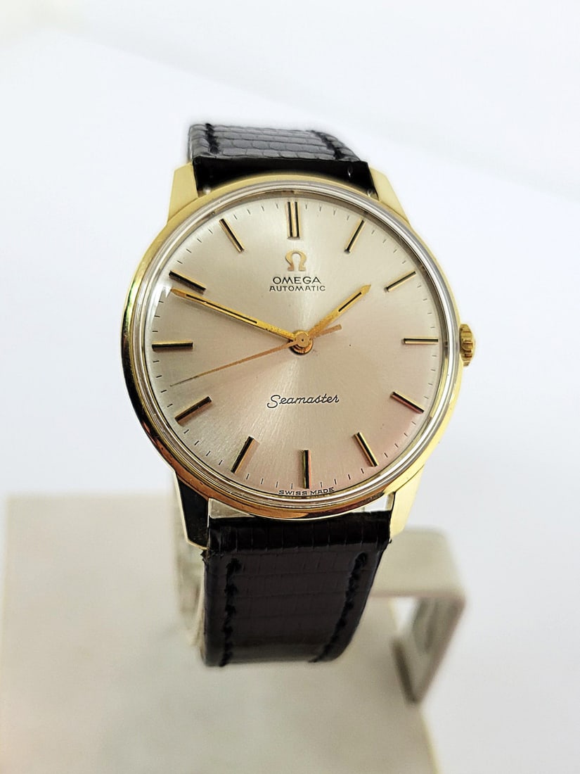 Vintage Solid 18k Gold OMEGA SEAMASTER Automatic Watch Cal 552* 165.001 EXLNT: Vintage Solid 18k Gold OMEGA SEAMASTER Automatic Watch Cal 552* 165.001 EXLNT* EXLNT ​​ This Men's Omega watch is Swiss-made Great present for yourself or someone you love, as well as for