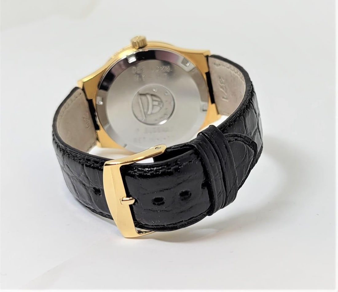 Vintage 18k GP OMEGA Winding Watch c.1970s Cal 1030* Re-Cased* EXLNT* SERVICED: Vintage 18k GP OMEGA Winding Watch c.1970s Cal 1030 Re-Cased* EXLNT* SERVICED​ ​ This Men's Omega watch is Swiss made. Great present for yourself or someone you love as well as fo