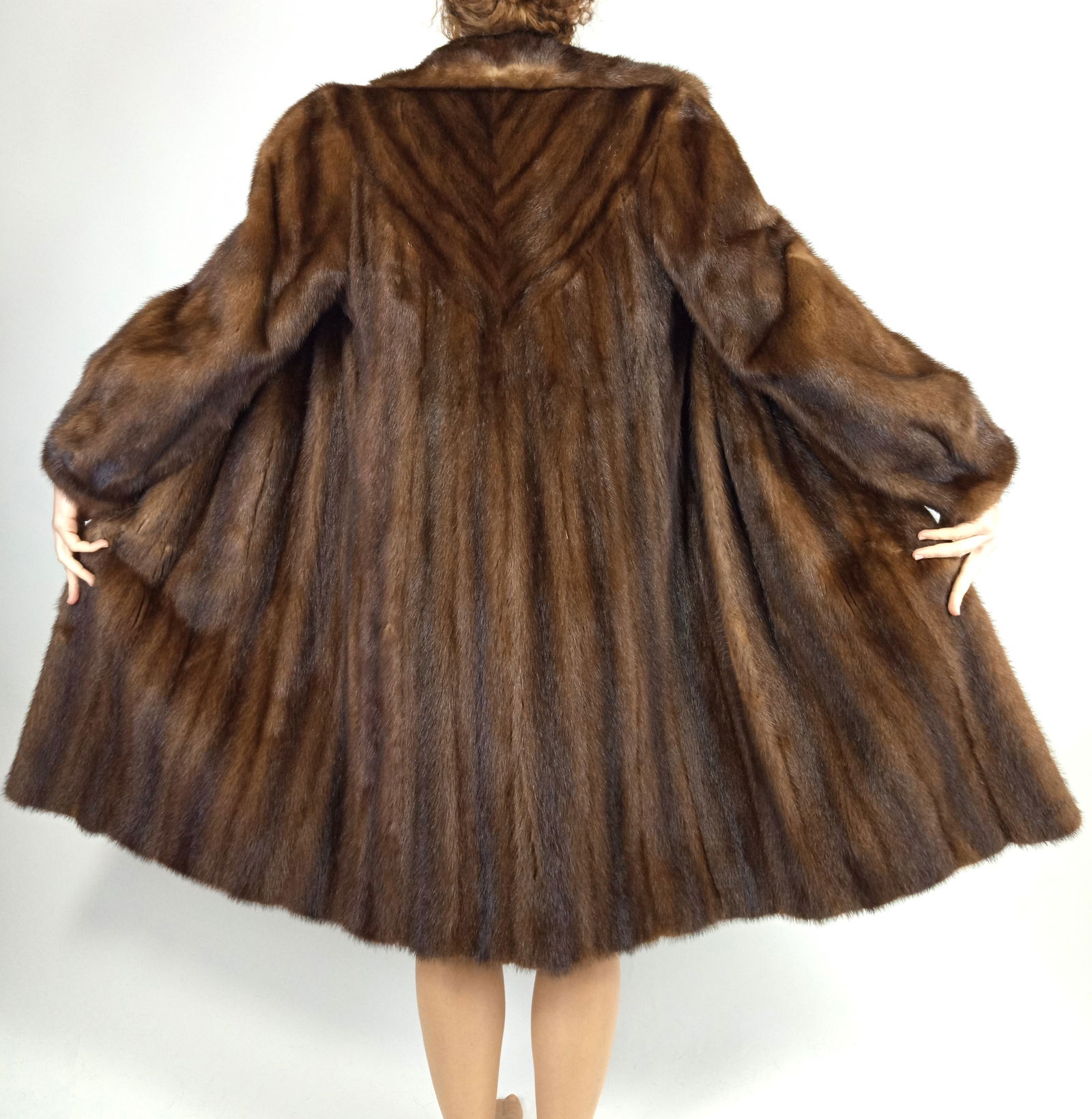 SAGA BROWN MINK FUR COAT EU: L ; US: 14 - 5