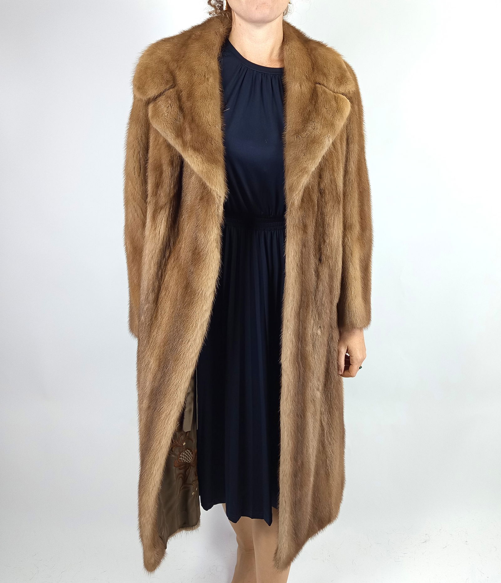 BEIGE MINK FUR COAT EU: XL ; US: 18 - 3