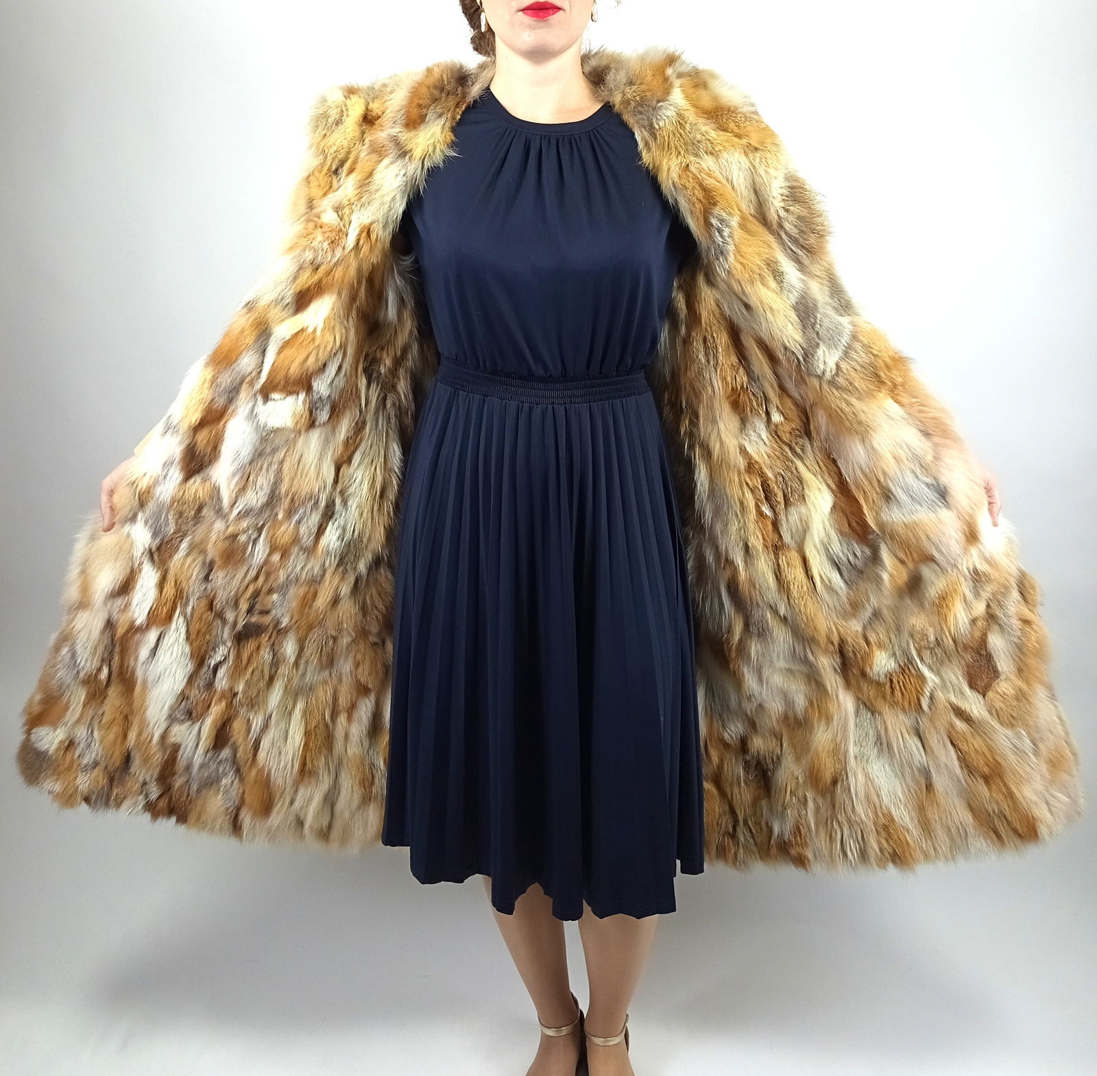 GREY PARCA RED FOX FUR COAT EU: L ; US: 16 - 5